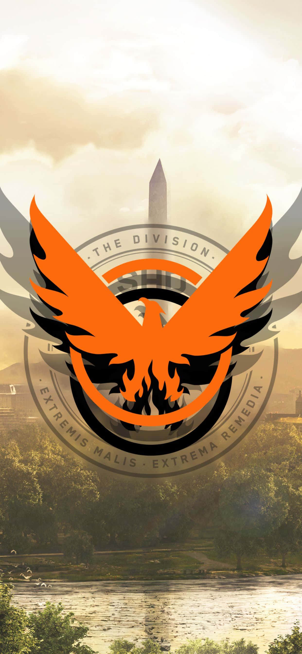 iPhone Xs Max The Division 桌布 壁紙 — 一個火熱的橙色鳳凰標誌，展開翅膀，疊加在華盛頓紀念碑所在的朦朧華盛頓特區天際線上。