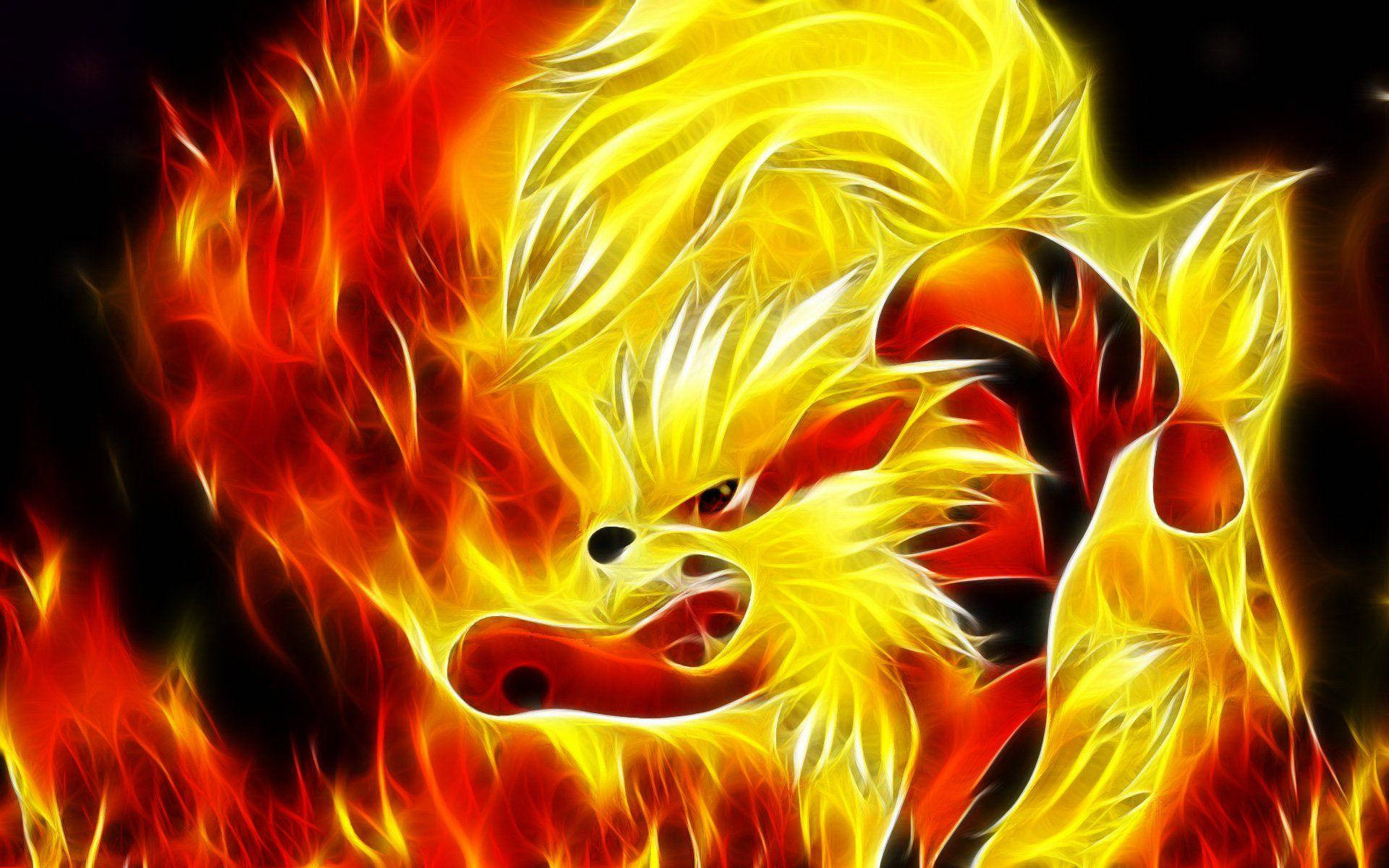 Arcanine 桌布 壁紙 — 一個火熱的狐狸狀生物，帶有發光的黃色和紅色毛髮，從黑色背景的火焰中爆發出來。