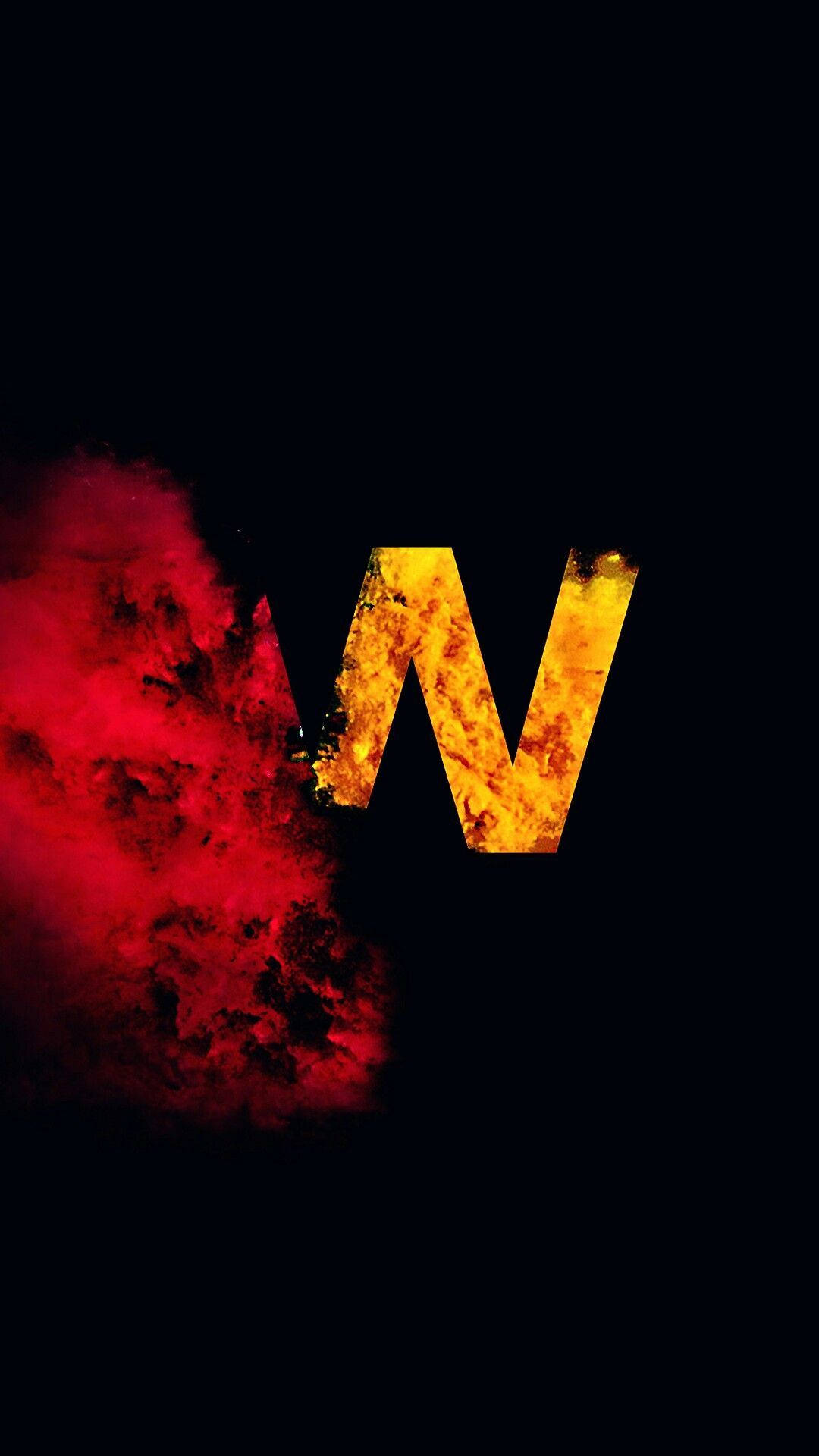 字母 N 桌布 壁紙 — 一個火熱的金色字母W從爆炸性的紅色煙霧中浮現，背景是純黑色。