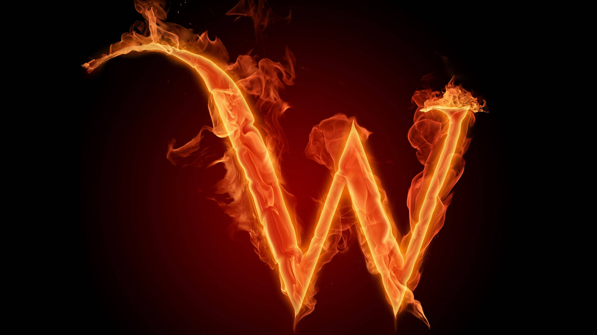 W 桌布 壁紙 — 一個熾熱的字母W在黑暗背景下燃燒著發光的橙色和紅色火焰。