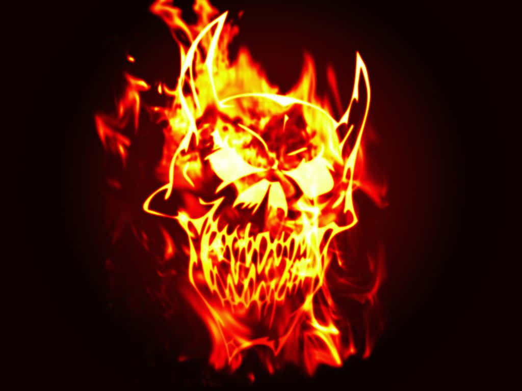 Fire Skull 桌布 壁紙 — 一個燃燒的惡魔頭骨，在黑色背景上，從其角和下巴噴出熾熱的橙色火焰。