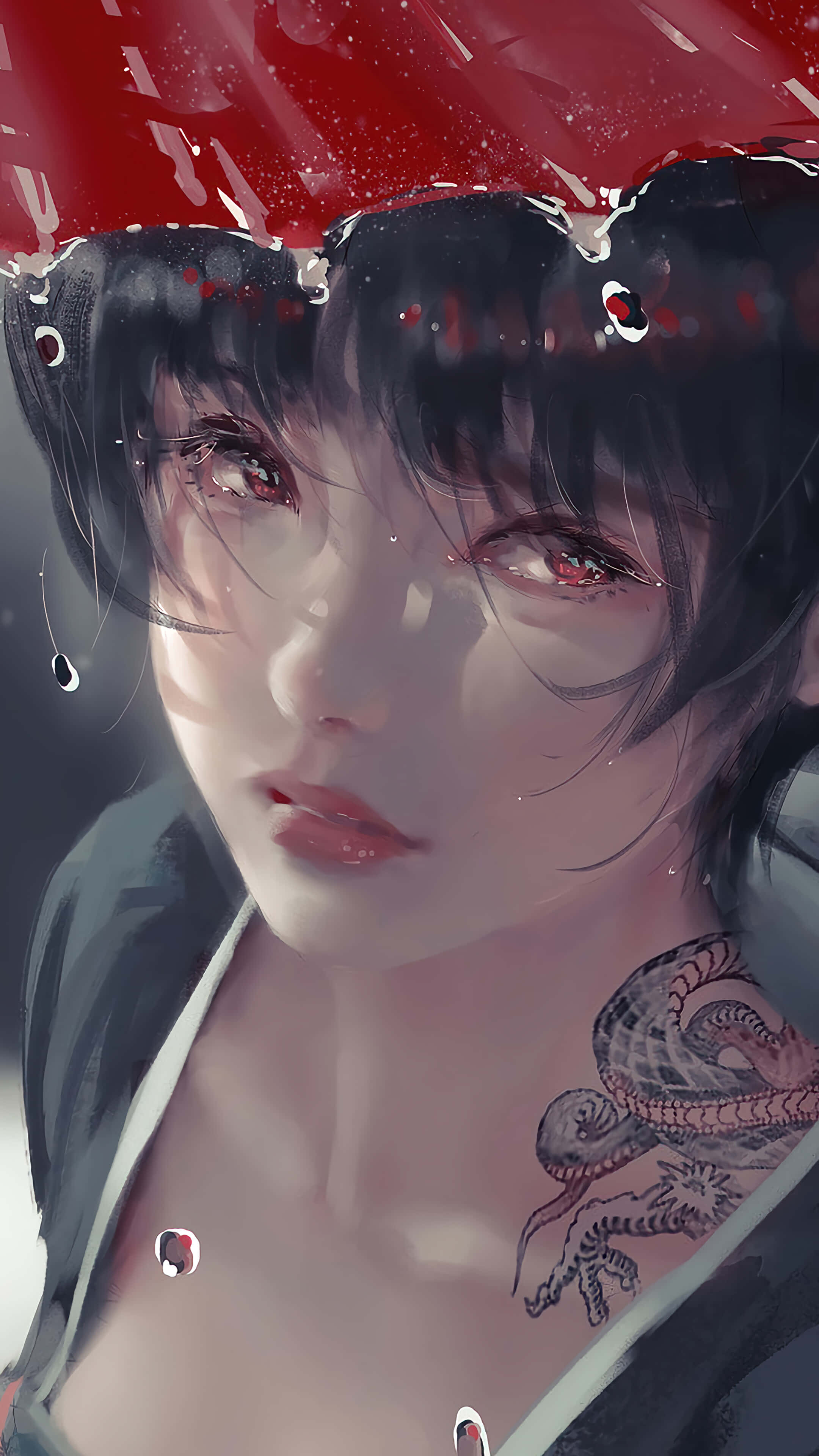 Tattoo Girl 桌布 壁紙 — 一個特寫動漫女孩，黑髮紅眼，在紅色雨傘下，雨滴落下，頸上有蛇紋身。