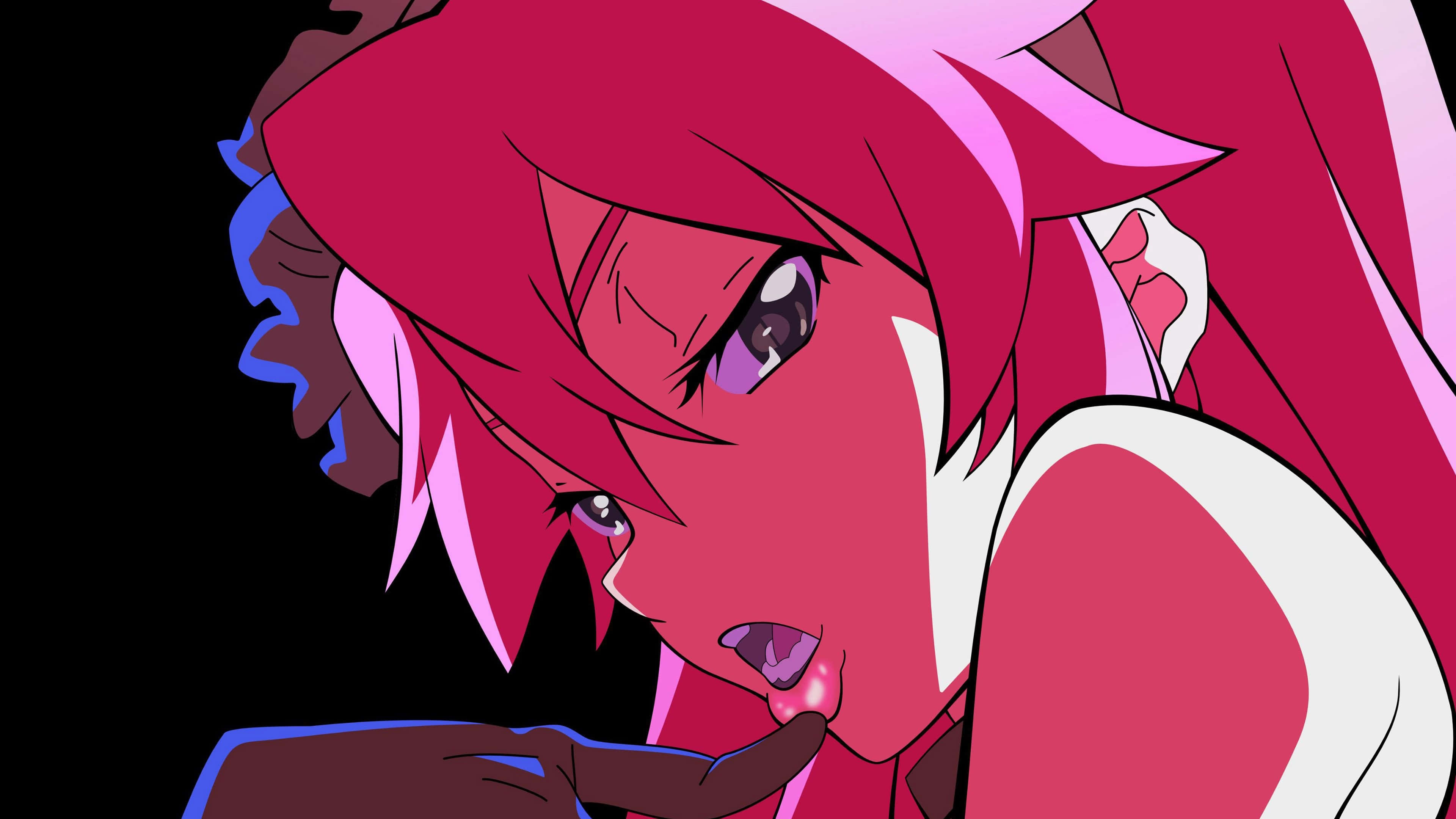 yoko littner 桌布 壁紙 — 一個特寫的動漫女孩，擁有充滿活力的粉紅色頭髮和紫色眼睛，在黑色背景前低頭，手指靠近嘴唇。