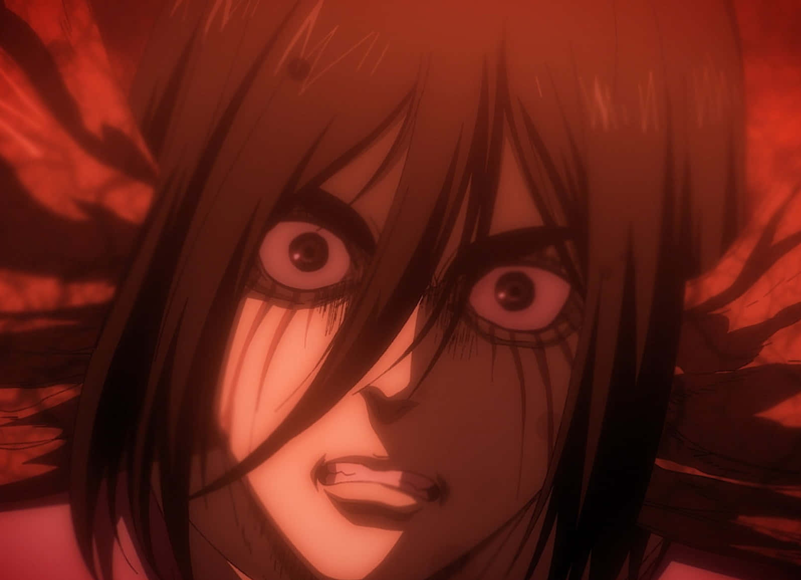 Attack On Titan The Final Season 桌布 壁紙 — 一個特寫的動漫角色，擁有寬大的眼睛和深色頭髮，沐浴在強烈的紅光中，背景是火熱的。