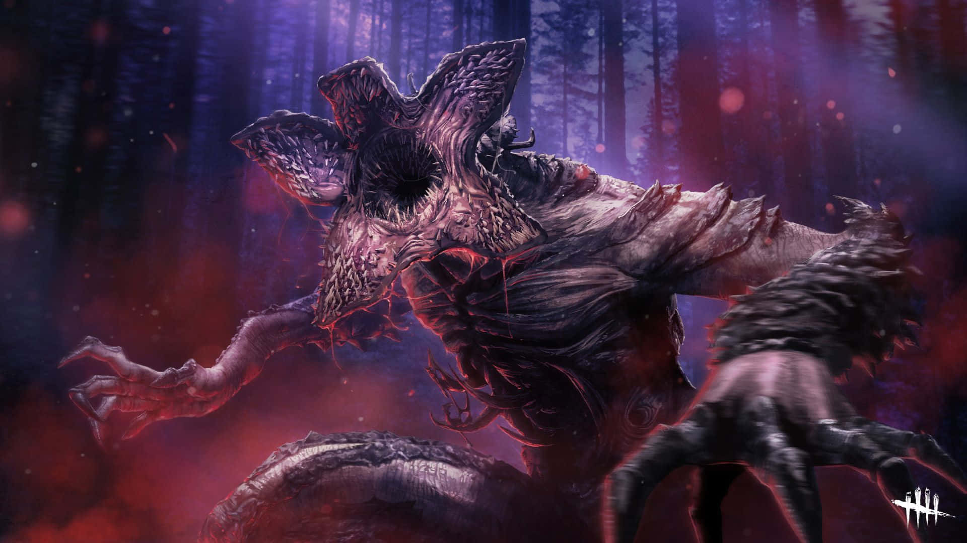 Dead By Daylight Killers 桌布 壁紙 — 一個猙獰的怪物，張開血盆大口，長著利爪，從一片沐浴在詭異紅光中的深紫色森林裡出現。