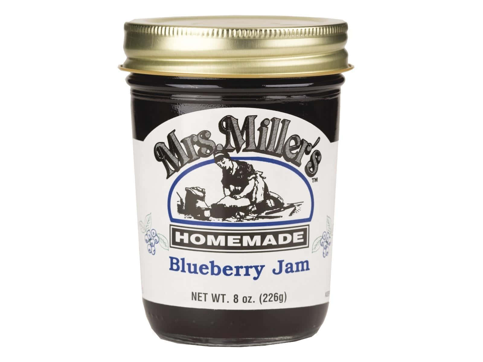 Blueberry Jam 桌布 壁紙 — 一個玻璃罐裝的Mrs Miller自製藍莓果醬，配有金色蓋子和復古標籤，背景為白色。