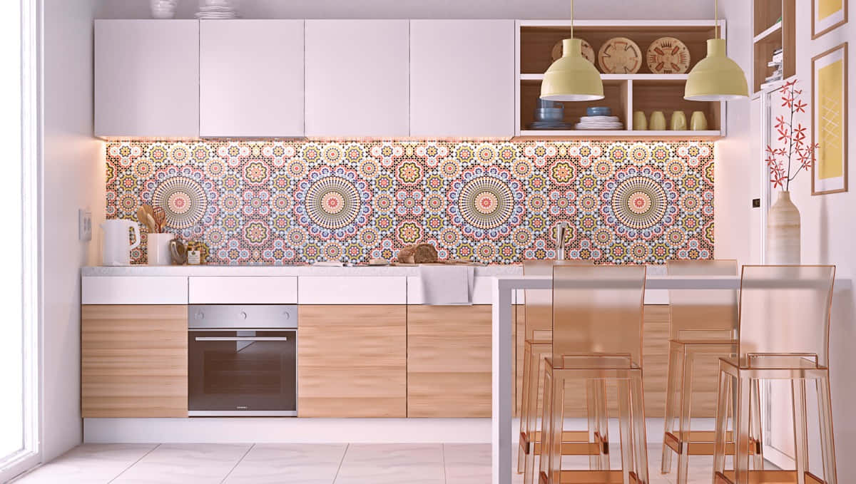 Kitchen Wall 桌布 壁紙 — 一個現代廚房，配有白色櫥櫃、木製下櫃和充滿活力的彩色幾何圖案瓷磚防濺板。