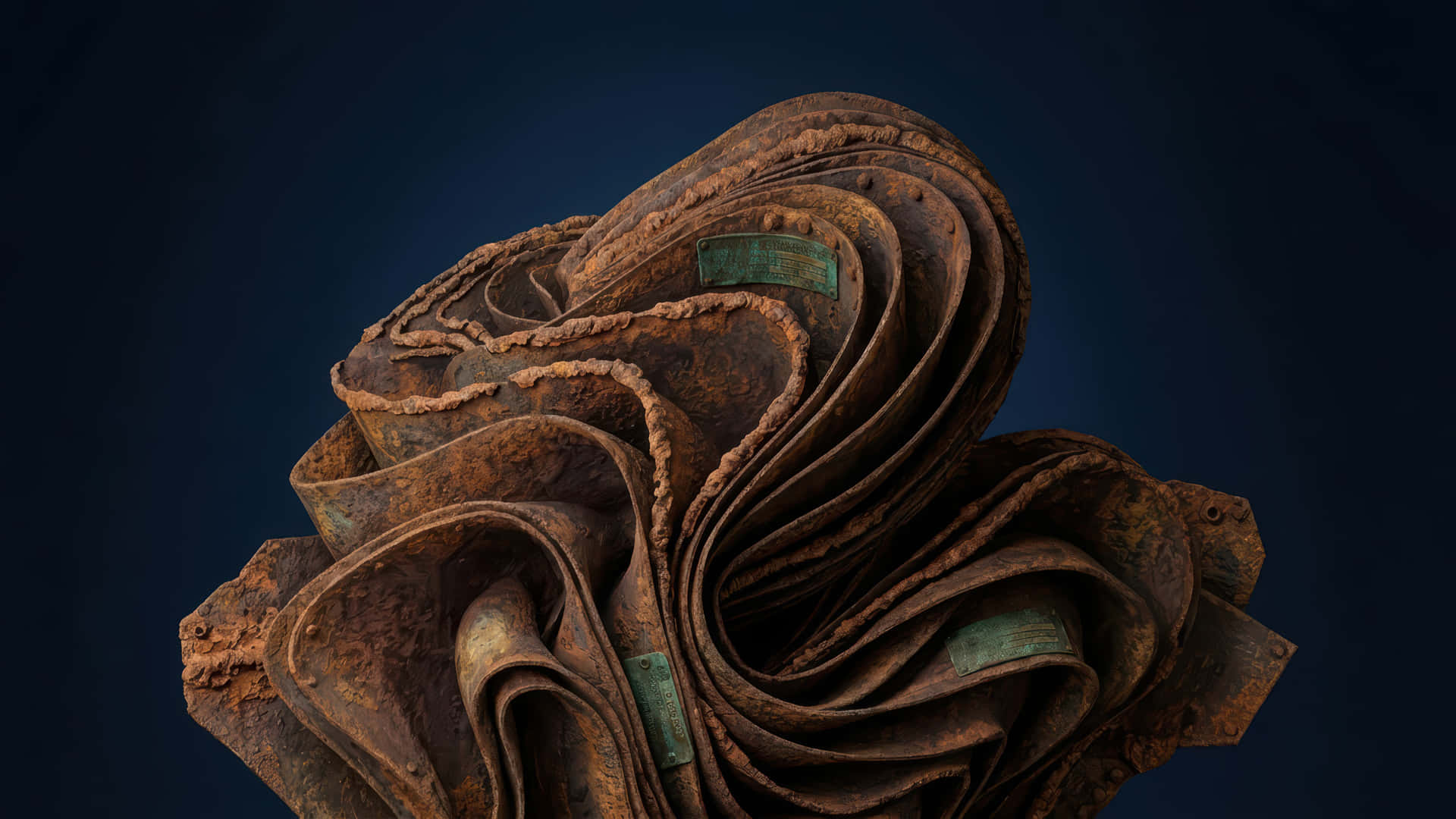 Raw rust Bloom modded wallpaper for desktop Enhancement, 壁紙 — 一個生鏽的金屬雕塑，帶有漩渦狀有機形態和綠色銅綠，背景為深藍色漸變。