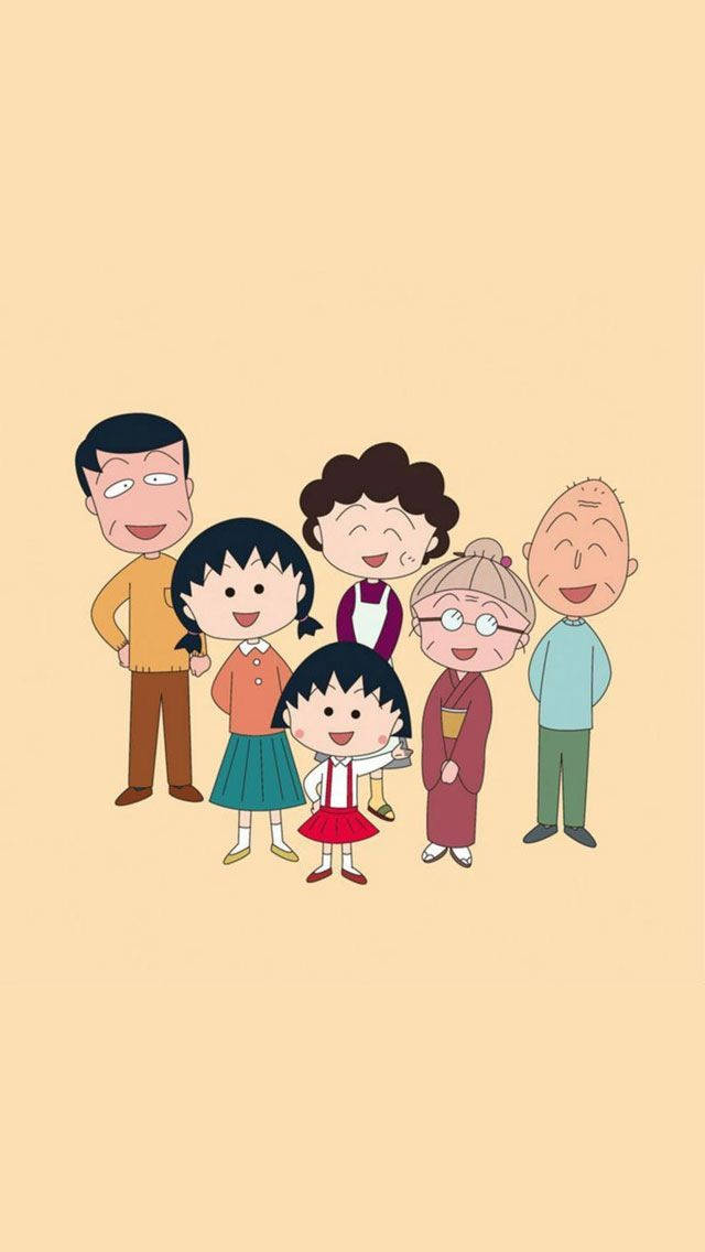 Chibi Maruko Chan 桌布 壁紙 — 一個由六人組成的快樂卡通家庭，在純色米色背景前一起擺姿勢，帶著溫暖的笑容。