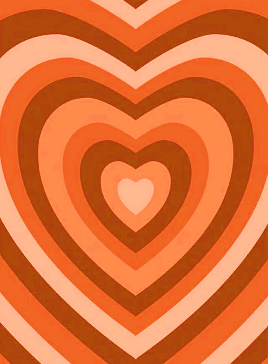 Y2k Heart 桌布 壁紙 — 一個由暖橙色和棕色調同心心形組成的復古圖案，營造出催眠般的視覺效果。