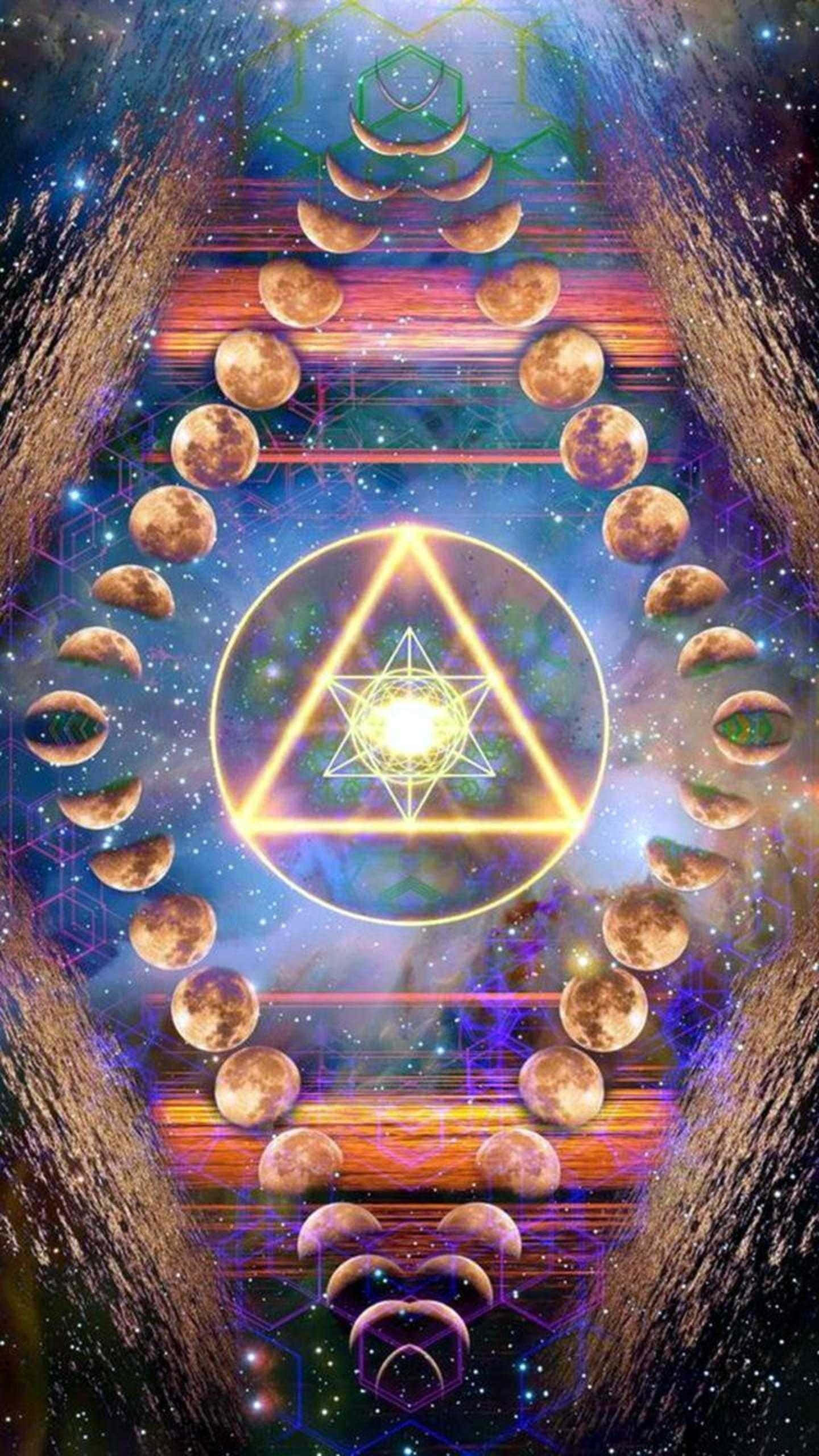 Shapes 桌布 壁紙 — 一個由月相組成的宇宙隧道，框住一個發光的星形四面體，背景是繁星點點的星雲。