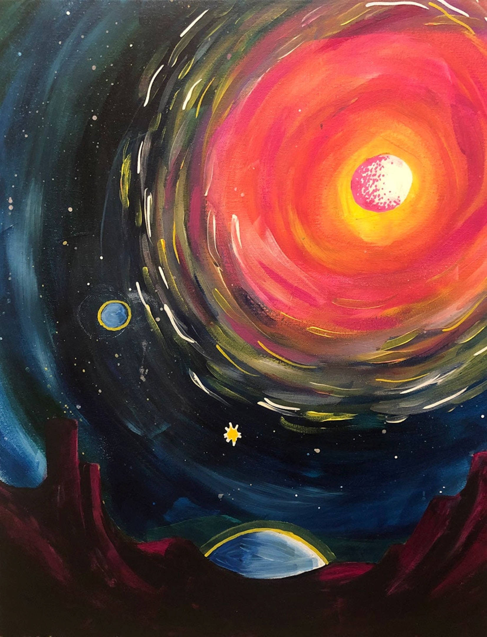 宇宙 桌布 壁紙 — 一個由紅色、橙色和黃色組成的旋轉宇宙漩渦，從發光的核心輻射出來，映襯著黑暗外星景觀上方的星空夜空。