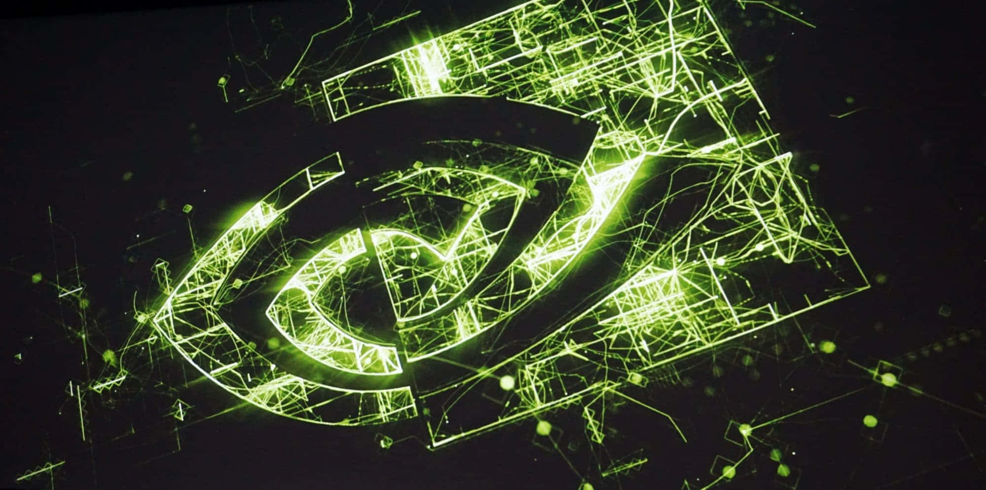 nvidia 桌布 壁紙 — 一個由霓虹電路線組成的發光綠色數位眼睛標誌，背景為黑色。