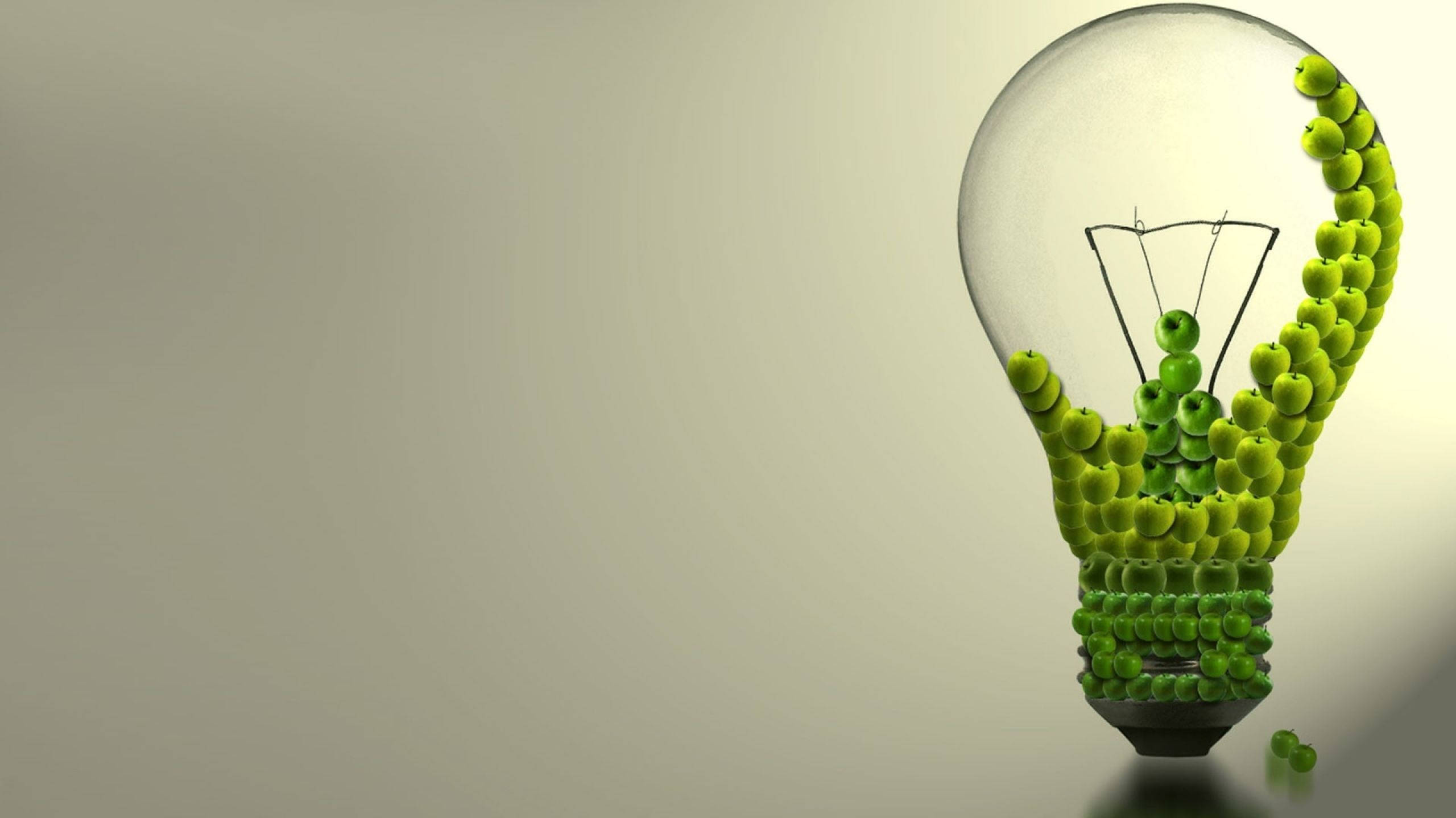 電力 桌布 壁紙 — 一個由青蘋果組成的透明燈泡，內部有金屬絲燈絲，背景為柔和的米色。