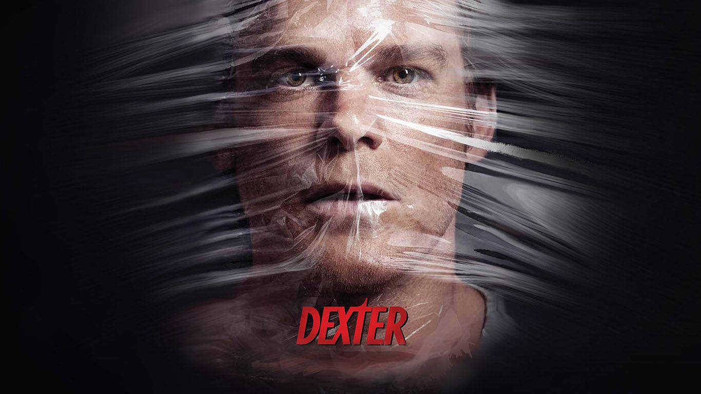 一個男人的臉被保鮮膜覆蓋，紅色字「Dexter」。 — 神秘 壁紙