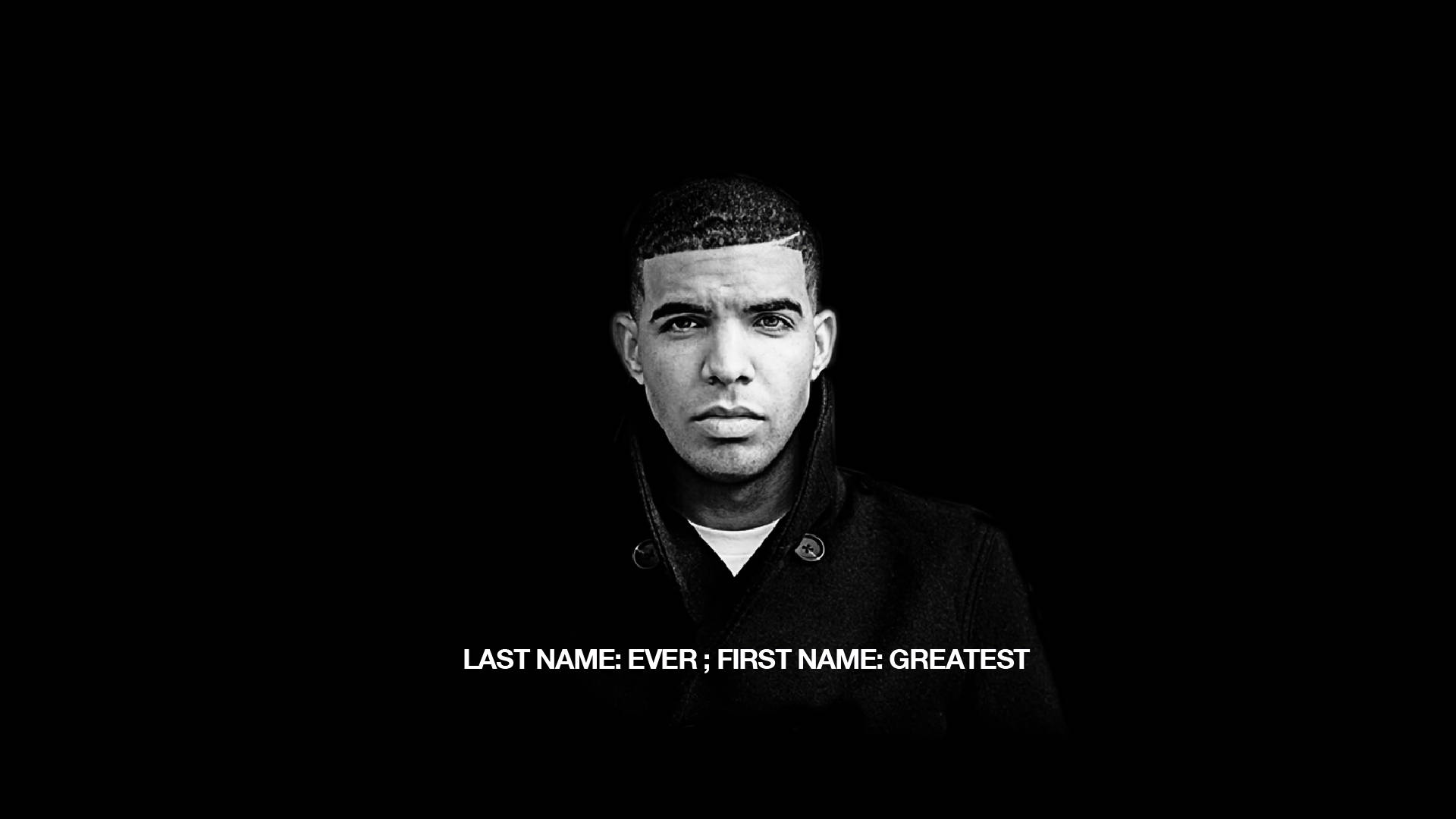 Drake 桌布 壁紙 — 一個男人的黑白肖像，下方文字寫著「last name ever first name greatest」。