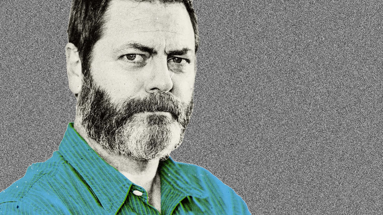 nick offerman 桌布 壁紙 — 一個留著灰白鬍鬚、眼神銳利的男人，穿著一件青綠色襯衫，背景是粗糙的灰色。