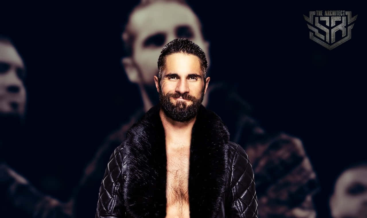 WWE 桌布 壁紙 — 一個留鬍子的男人穿著黑色絎縫外套，毛領，在黑暗背景中自信地凝視，背景有模糊的面孔和一個標誌。