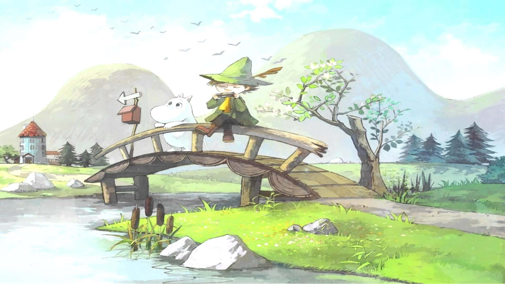Moomin Desktop 桌布 壁紙 — 一個異想天開的插圖場景，顯示一個戴著綠色帽子的孩子和一個白色生物坐在一條平靜小溪上的木橋上，背景有起伏的山丘和一間小房子。