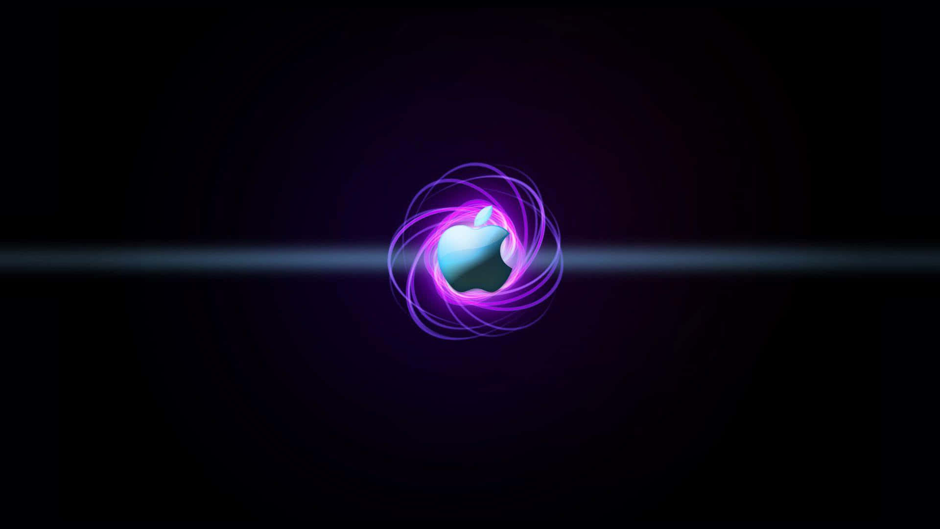 1920x1080 Apple 桌布 壁紙 — 一個發光的Apple標誌，被旋轉的紫色光軌環繞，背景為深色，帶有水平鏡頭光暈。