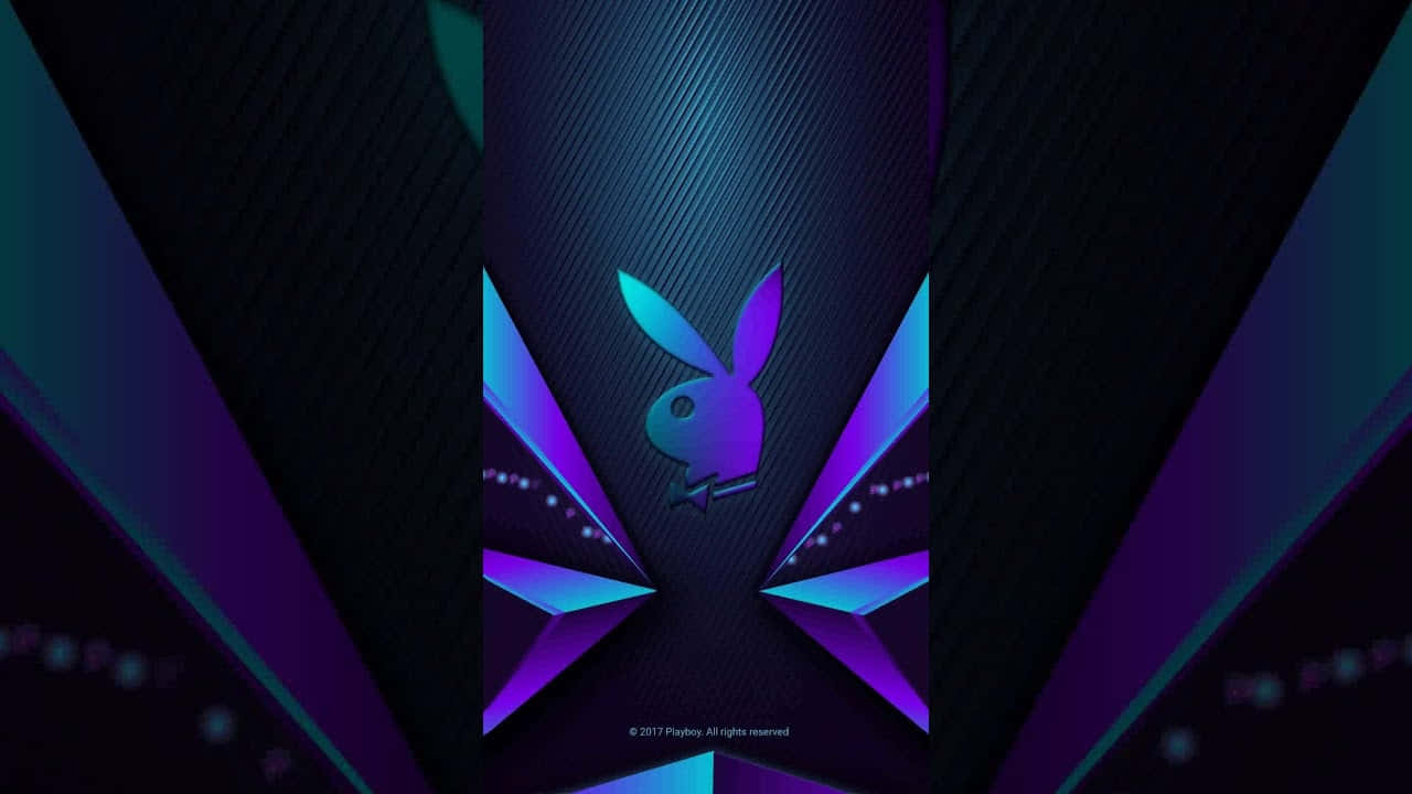 花花公子 桌布 壁紙 — 一個發光的Playboy兔女郎標誌，位於紫色和藍色霓虹燈光的未來主義幾何隧道中央。