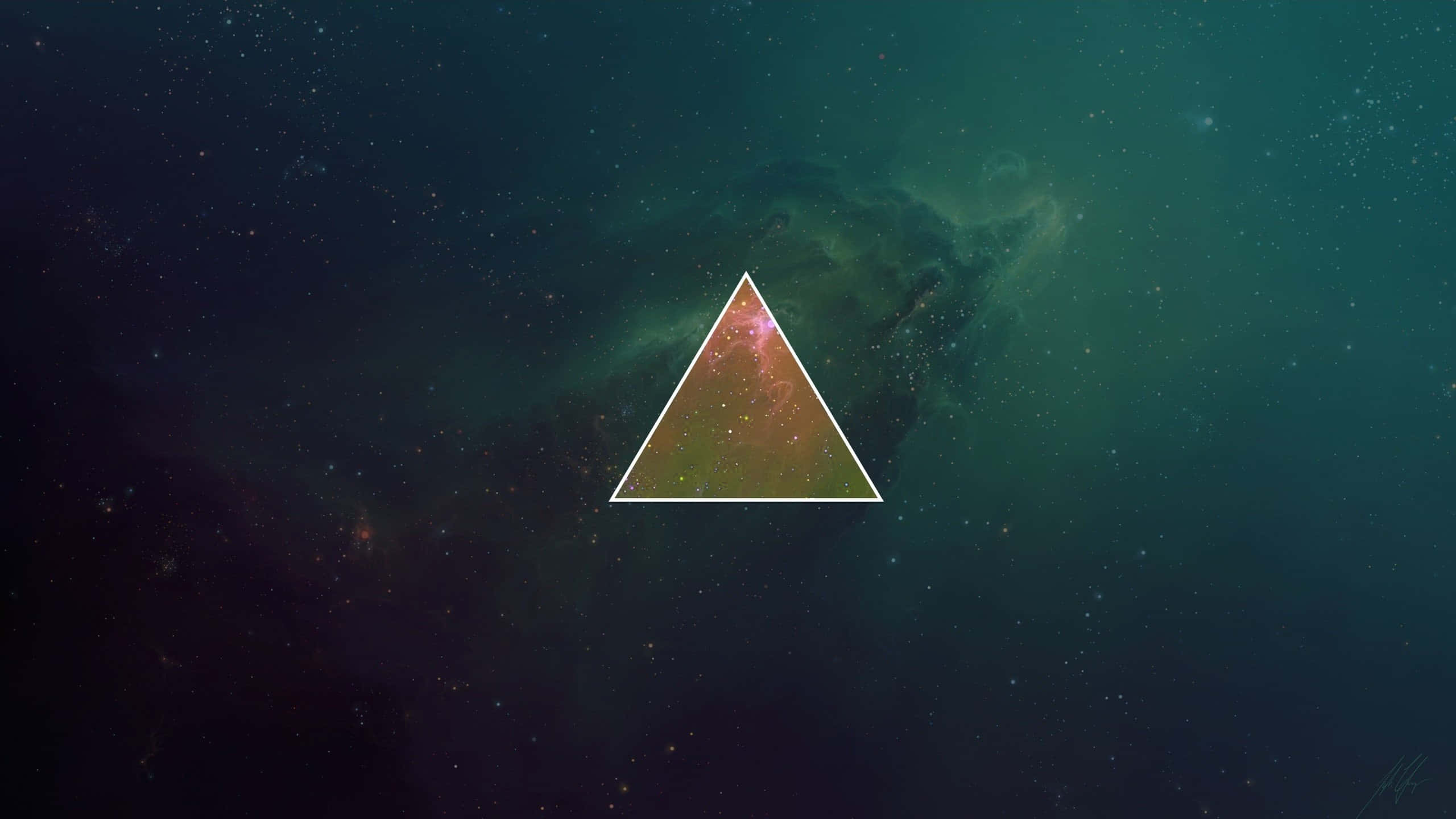 Hipster Galaxy Tumblr 桌布 壁紙 — 一個發光的三角形框住一個充滿活力的星雲，背景是繁星點點的青色和黑色宇宙背景。