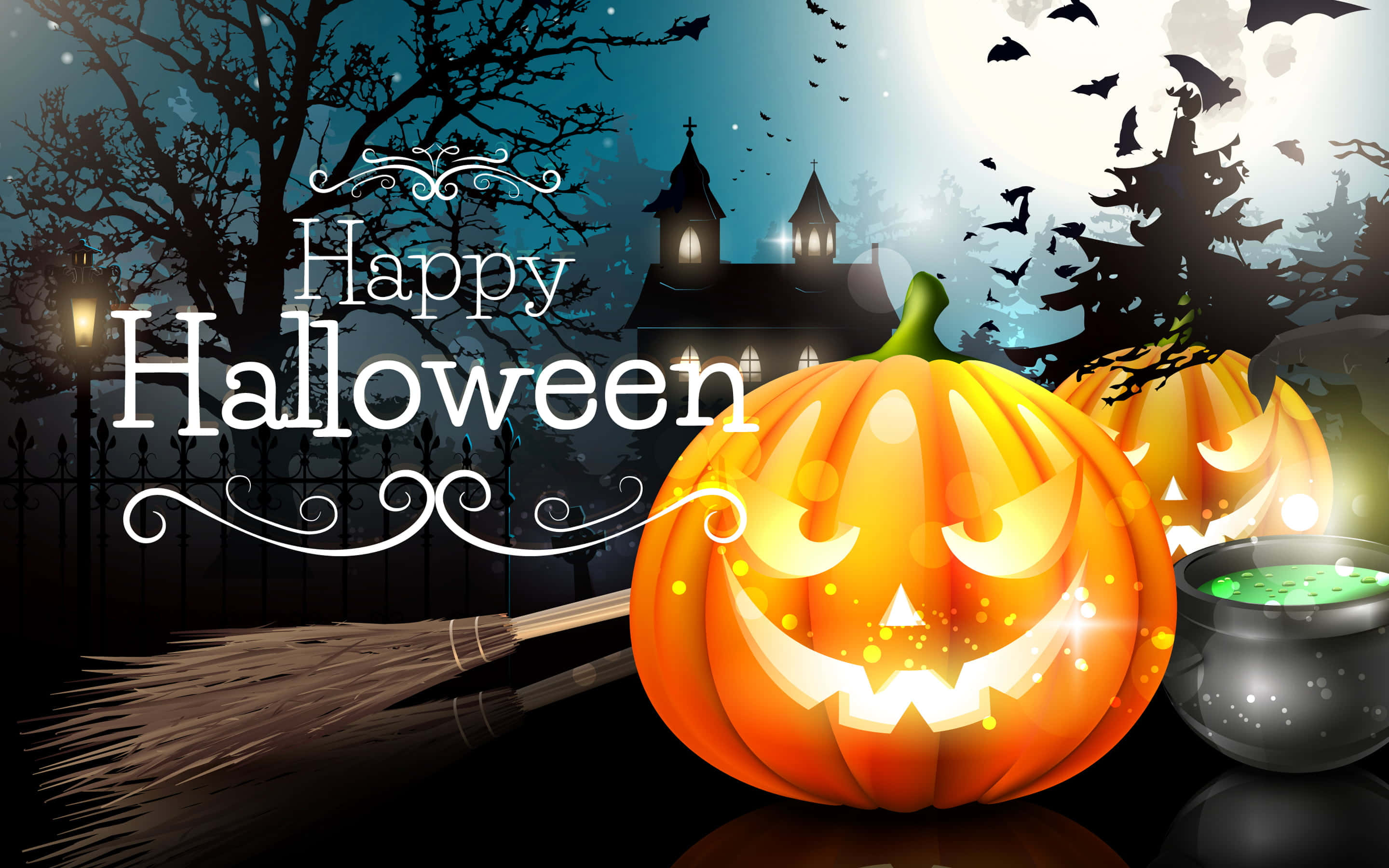 Happy Halloween 桌布 壁紙 — 一個發光的傑克南瓜燈，帶著邪惡的笑容，坐在女巫的掃帚和冒泡的大鍋旁邊，在月光下的鬧鬼天空下。