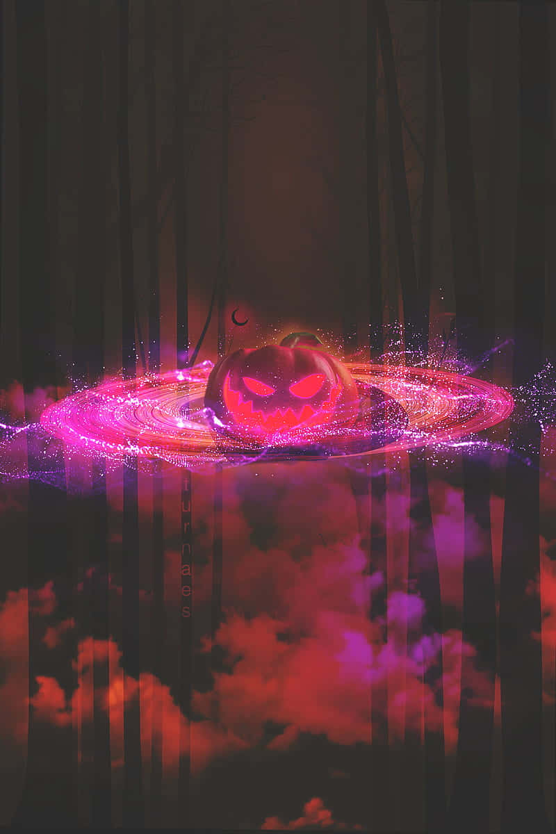 Neon Halloween 桌布 壁紙 — 一個發光的傑克南瓜燈漂浮在黑暗的森林池塘中，周圍環繞著旋轉的粉紅色能量和反射的雲彩。