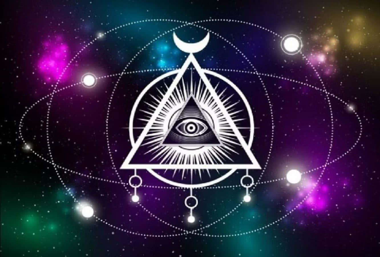 illuminati 桌布 壁紙 — 一個發光的全視之眼在三角形和圓形內，漂浮在宇宙星雲中，伴隨著發光球體和繁星點點的紫綠色背景。