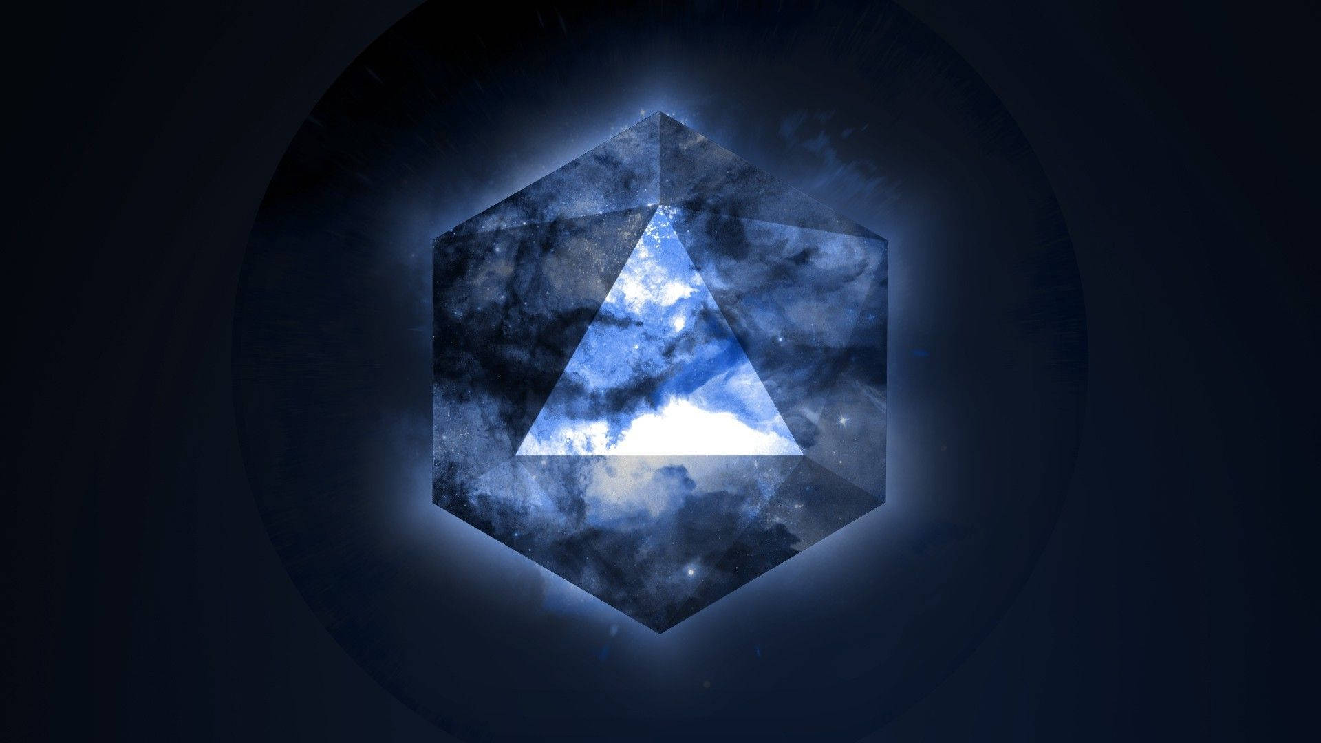 illuminati 桌布 壁紙 — 一個發光的六角棱柱在其刻面中顯露出星空和明亮的雲朵，背景是黑暗的宇宙。