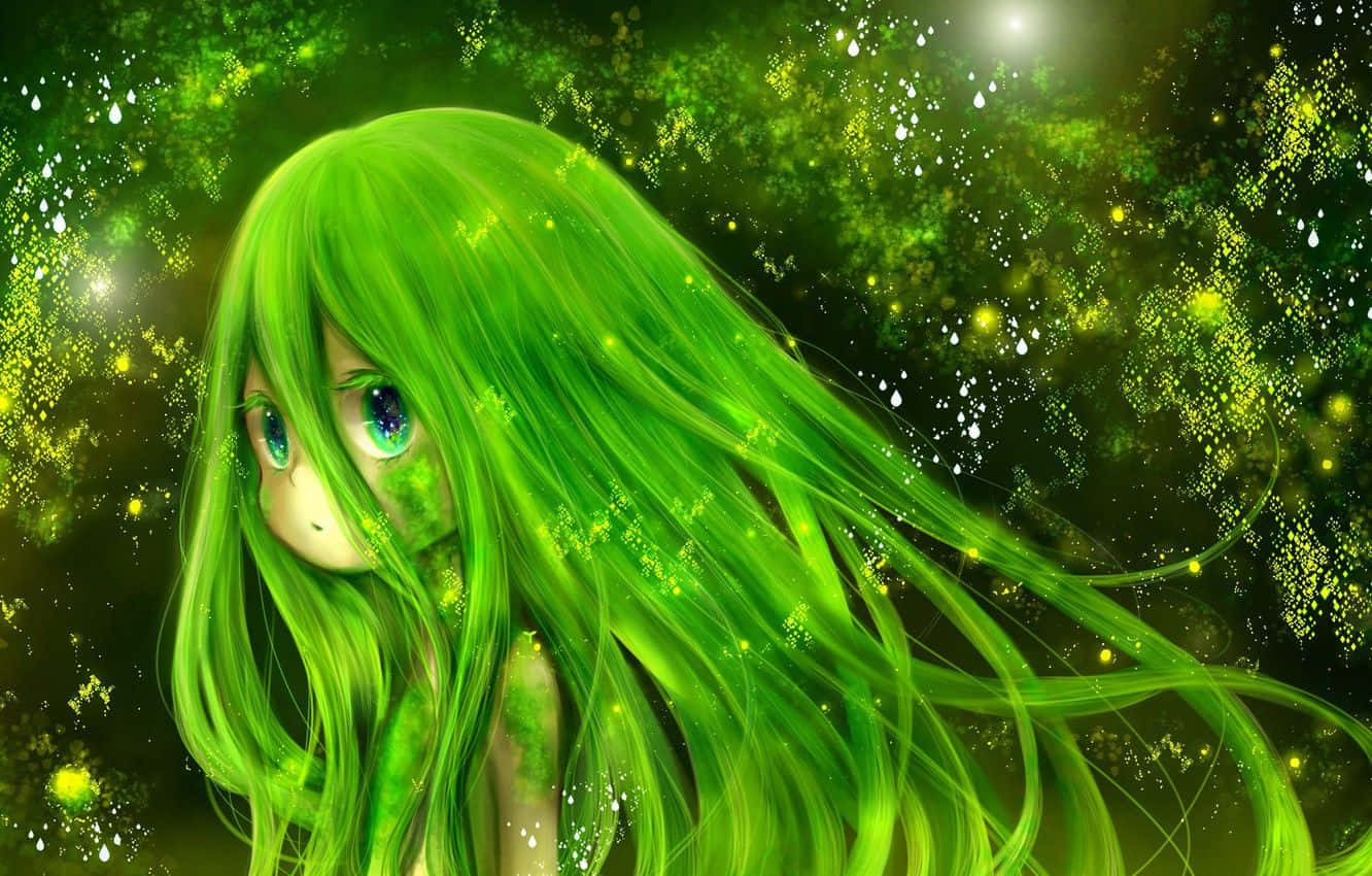 Green Anime 桌布 壁紙 — 一個發光的動漫女孩，擁有充滿活力的綠色頭髮和眼睛，被閃爍的粒子包圍在發光的綠色森林中。
