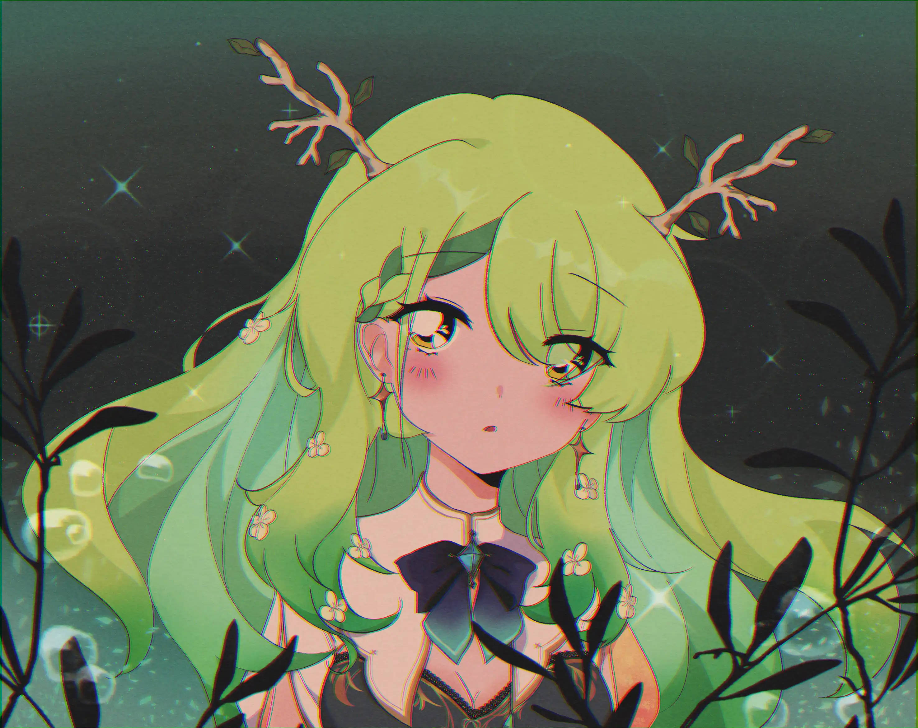 Hololive 桌布 壁紙 — 一個發光的動漫女孩，綠色頭髮和樹枝鹿角，站在星空下黑暗的樹葉中。