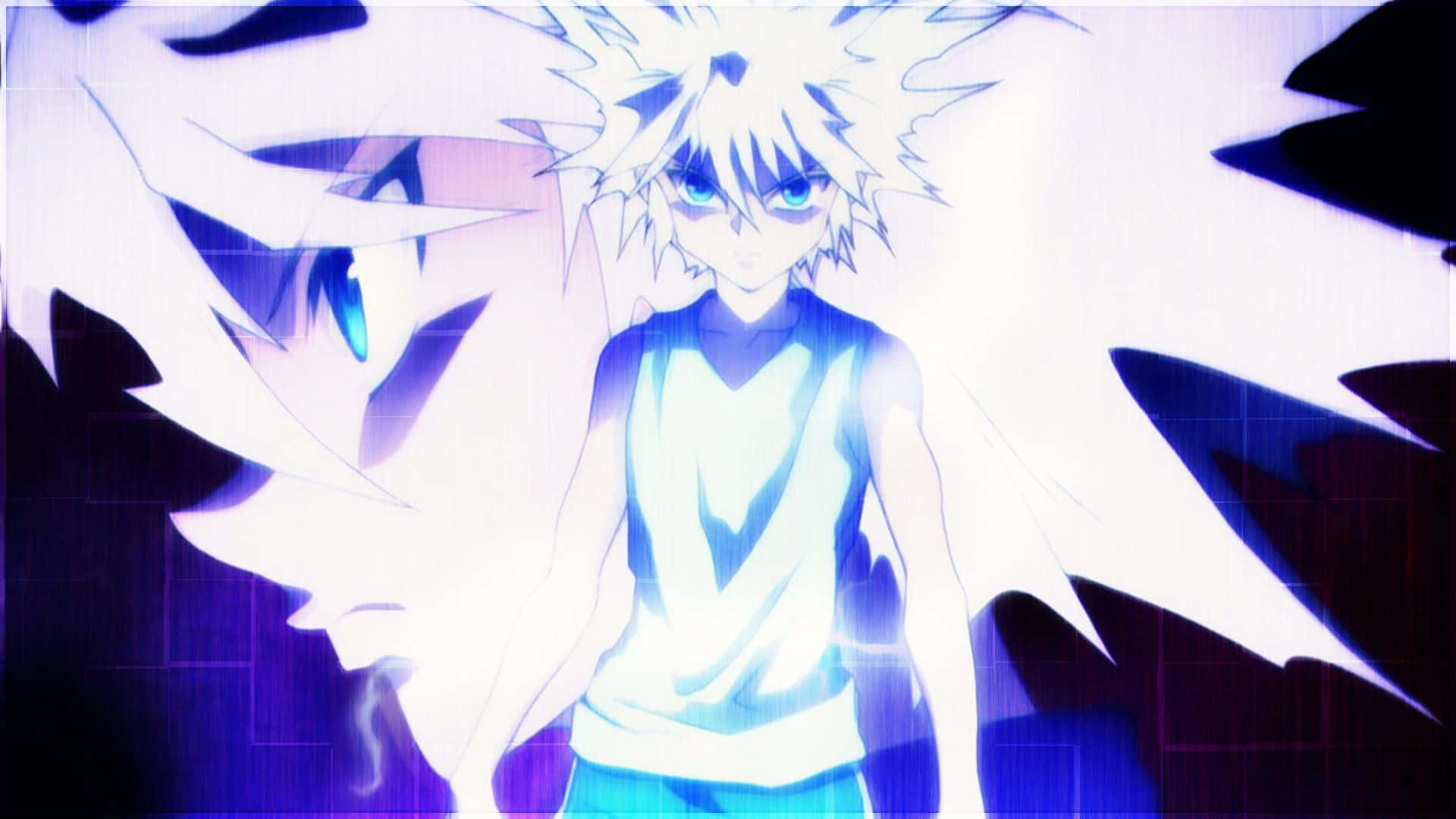 Killua Cute 桌布 壁紙 — 一個發光的動漫男孩，擁有尖刺的白髮和藍色的眼睛，站在黑暗的背景前，帶有尖銳的白色翅膀形狀。