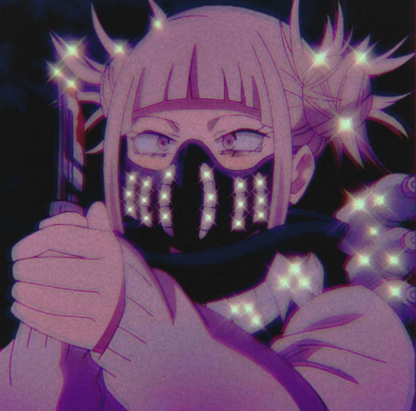 Himiko Toga Aesthetic 桌布 壁紙 — 一個發光的動漫角色，擁有尖刺的粉紅色頭髮和面具，在黑暗背景下手持武器。