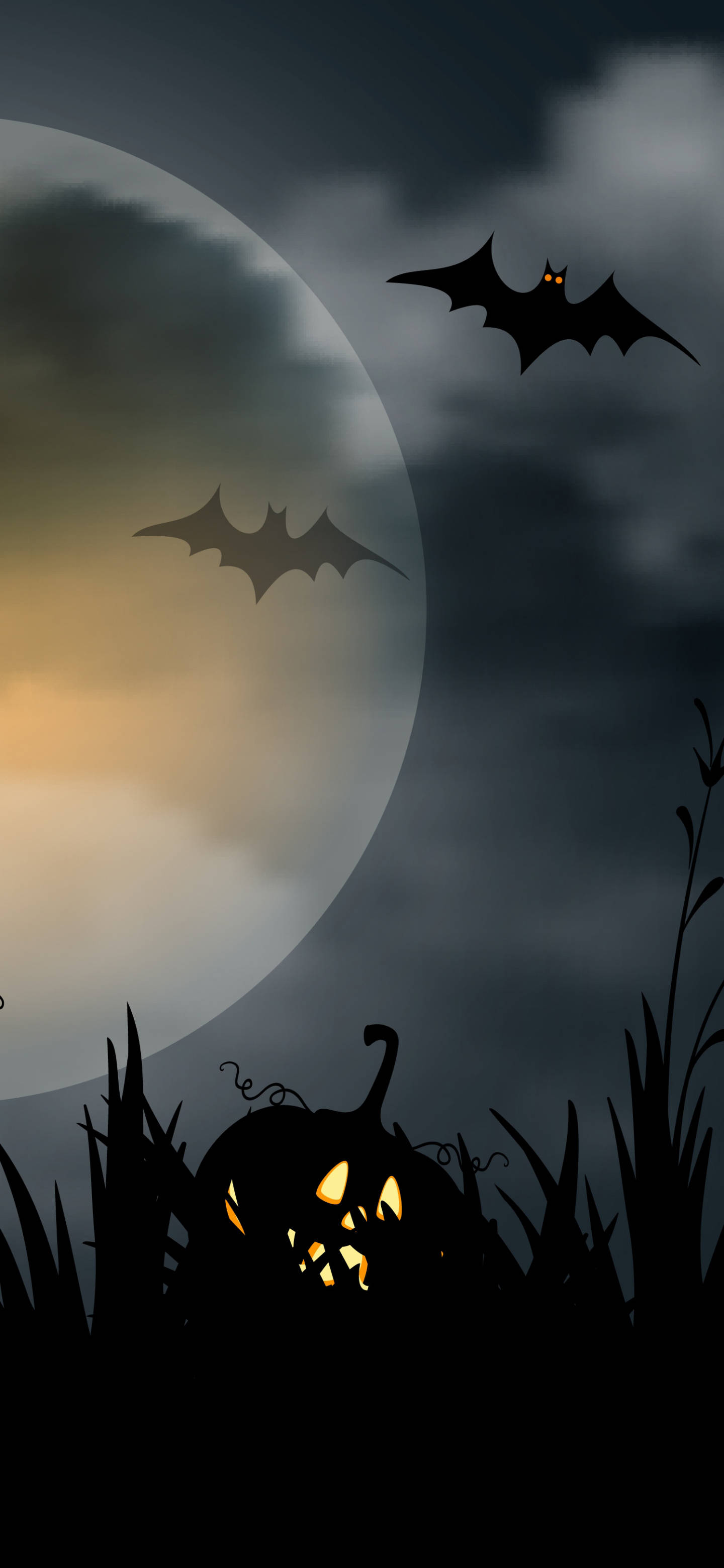 Halloween Phone 桌布 壁紙 — 一個發光的南瓜燈籠放在高高的草叢中，在一個大月亮下，兩隻蝙蝠飛過烏雲。