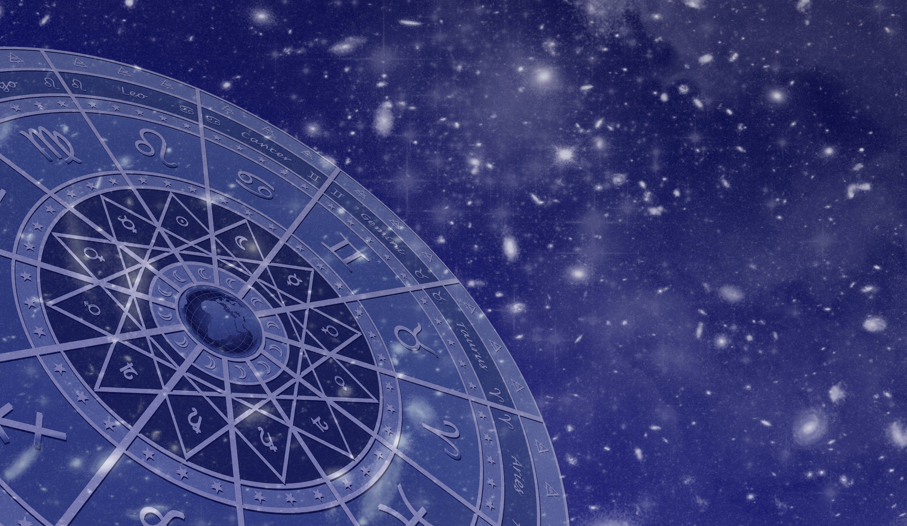 星座運勢 桌布 壁紙 — 一個發光的占星圖表漂浮在星空宇宙背景上，伴隨著旋轉的星系和閃爍的星星。