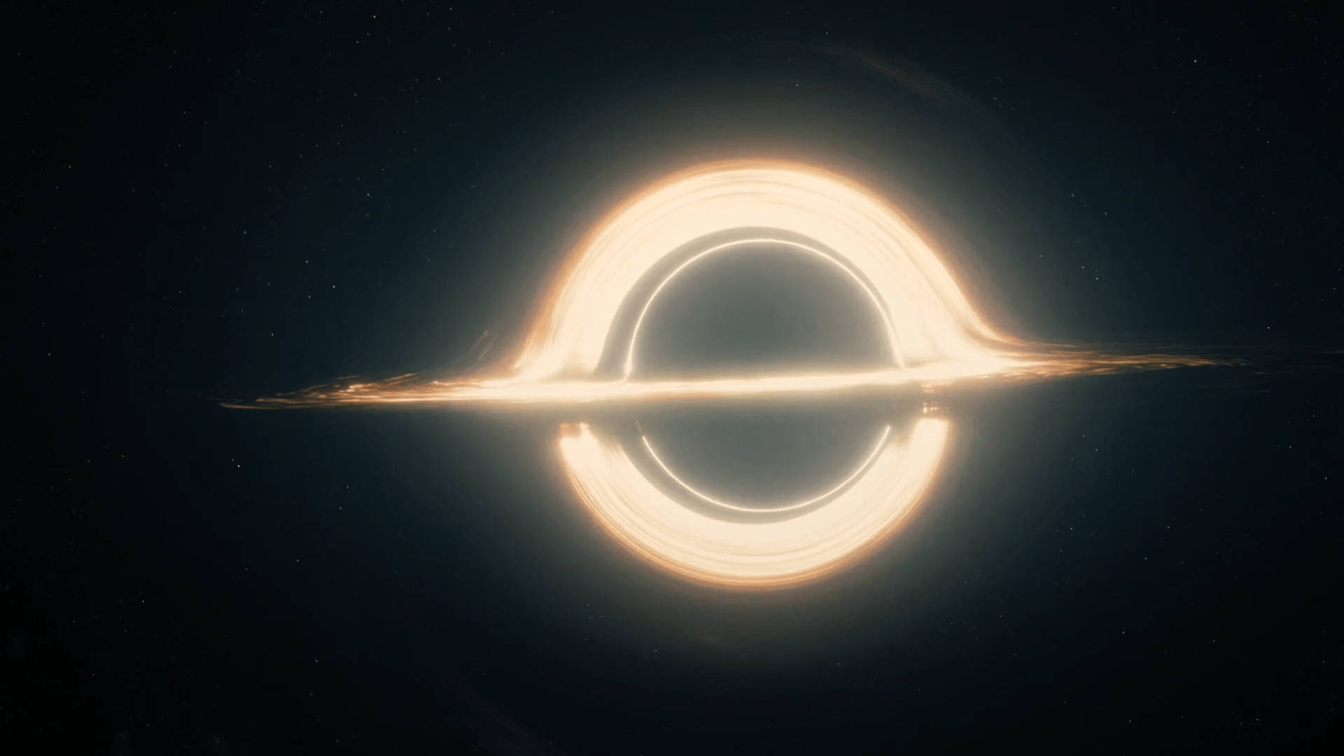 星際效應 桌布 壁紙 — 一個發光的吸積盤在佈滿星空的宇宙虛空中圍繞著黑洞旋轉。