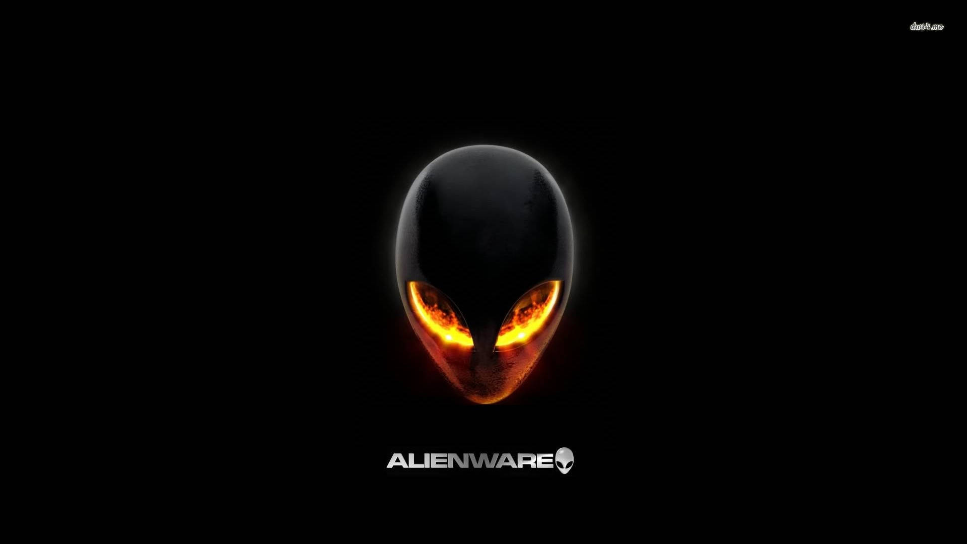 3840x2160 alienware 桌布 壁紙 — 一個發光的外星人頭部，帶有熾熱的橙色眼睛，位於黑色背景中央，下方有Alienware標誌。