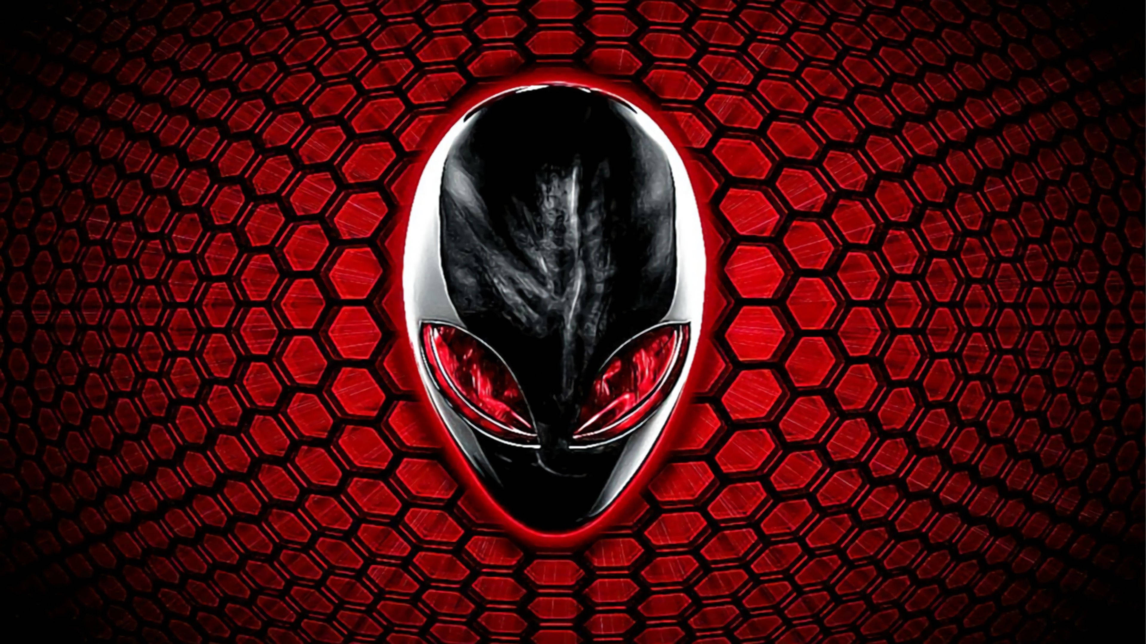 alienware logo 桌布 壁紙 — 一個發光的外星人頭部，帶有紅色眼睛，居中在深紅色六邊形網格背景上。