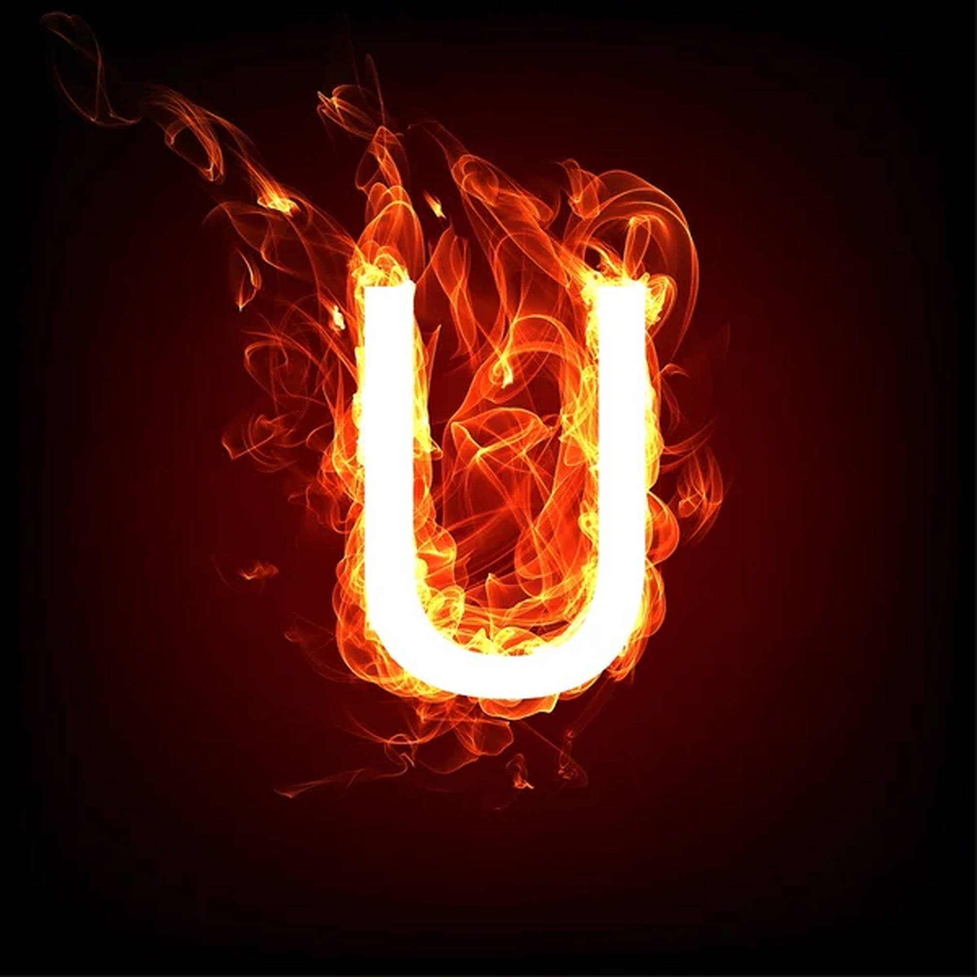 U 桌布 壁紙 — 一個發光的字母U，被鮮豔的橙色火焰包圍，背景為深紅色。