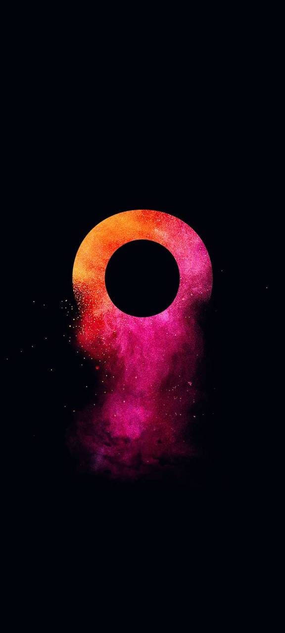 AMOLED 4K 桌布 壁紙 — 一個發光的宇宙鎖孔形狀，在深邃的黑色虛空中散發出火熱的橙色和電光粉紅。