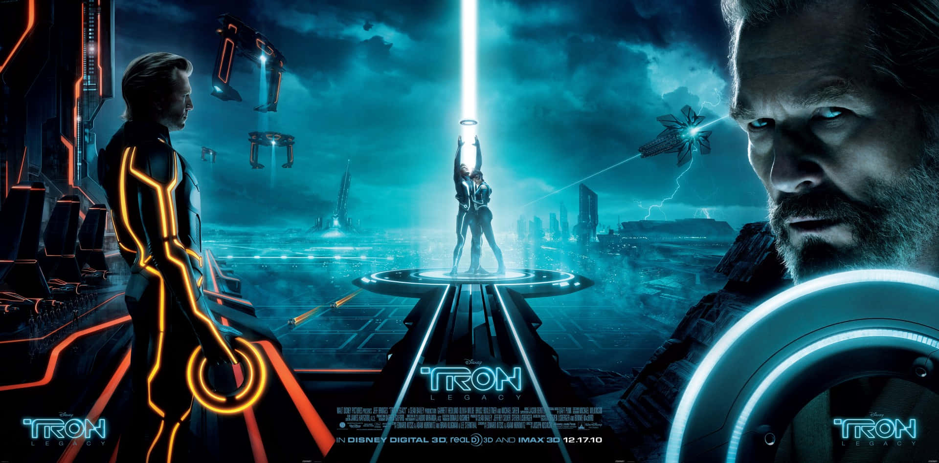 Disney 3d Movies 桌布 壁紙 — 一個發光的數位戰士站在平台上，一道光束穿透風暴般的網路天空。