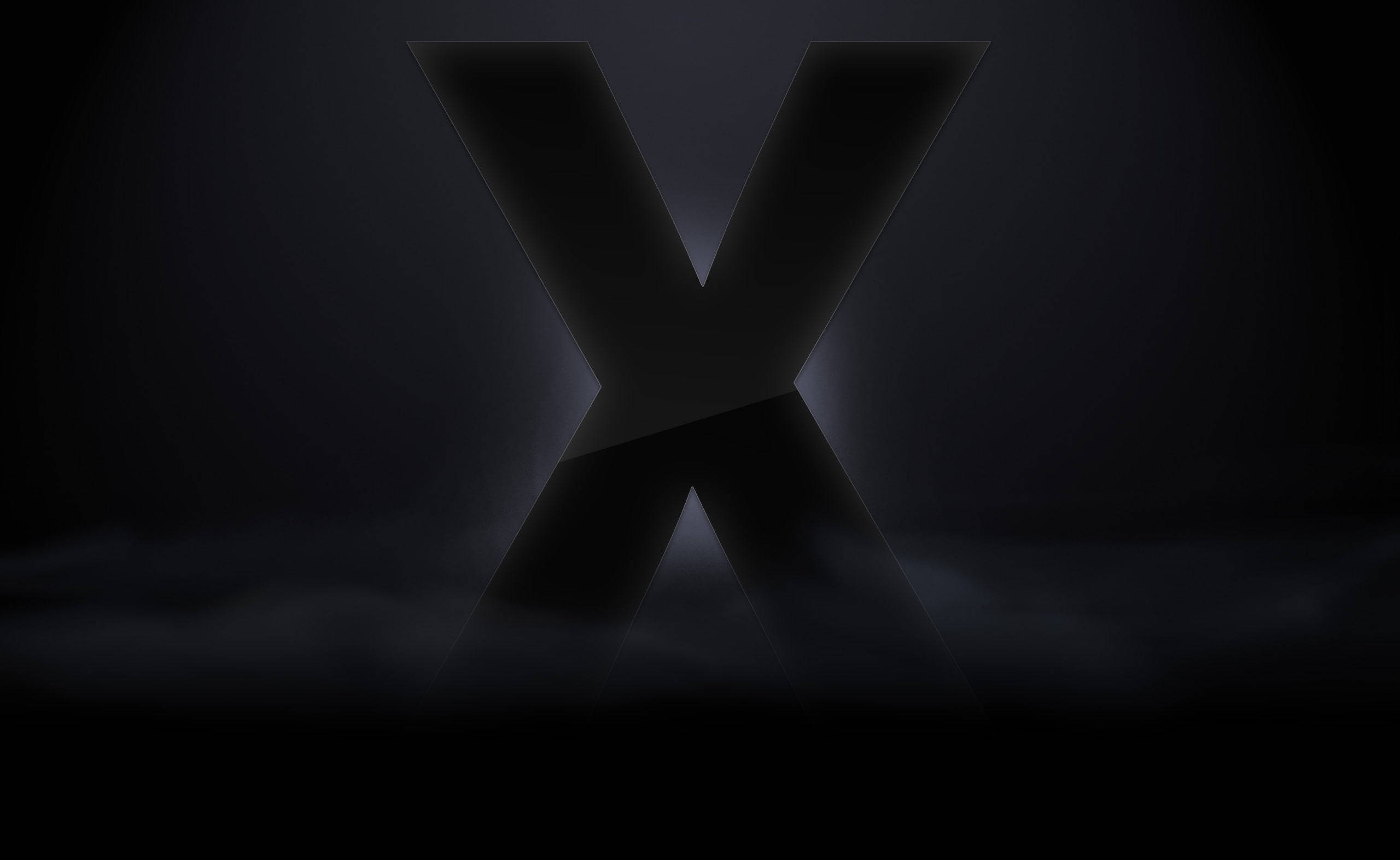 X 桌布 壁紙 — 一個發光的暗色字母X，在迷霧陰影中帶有柔和背光，襯托在漸變黑色背景上。