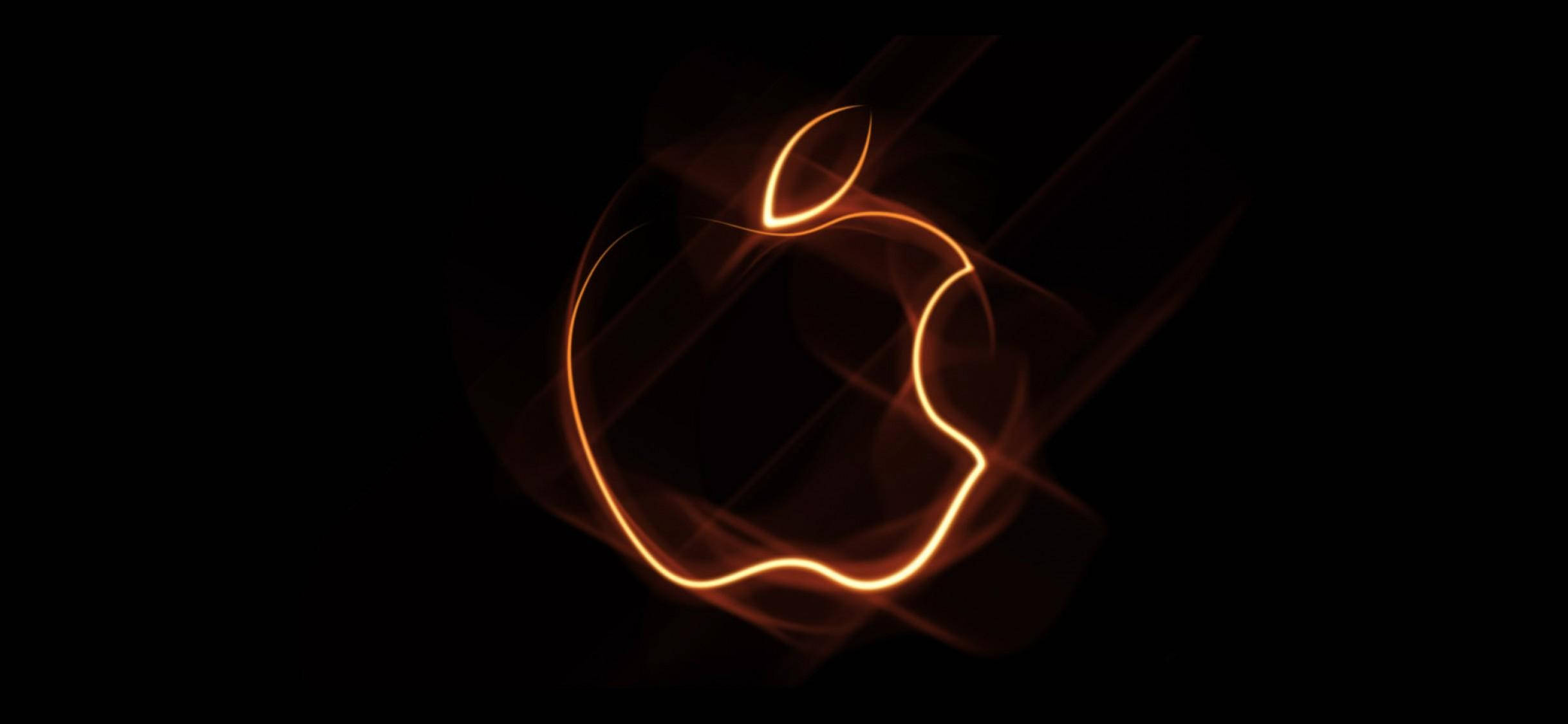 4K 桌布 壁紙 — 一個發光的橙色Apple標誌，以火焰般的光線勾勒在純黑色背景上。