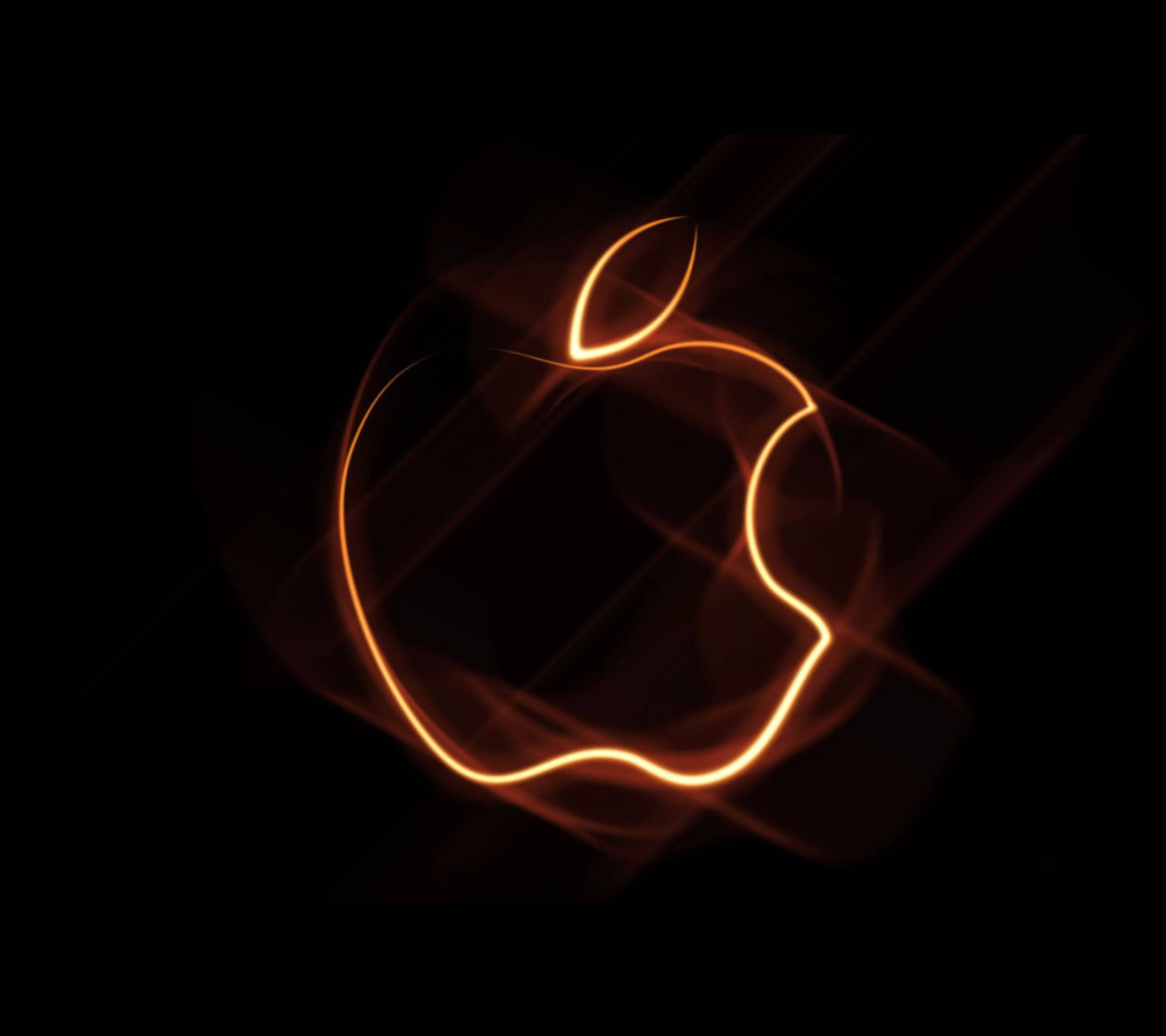 黑色 桌布 壁紙 — 一個發光的橙色Apple標誌，以火焰般的光跡勾勒在純黑色背景上。