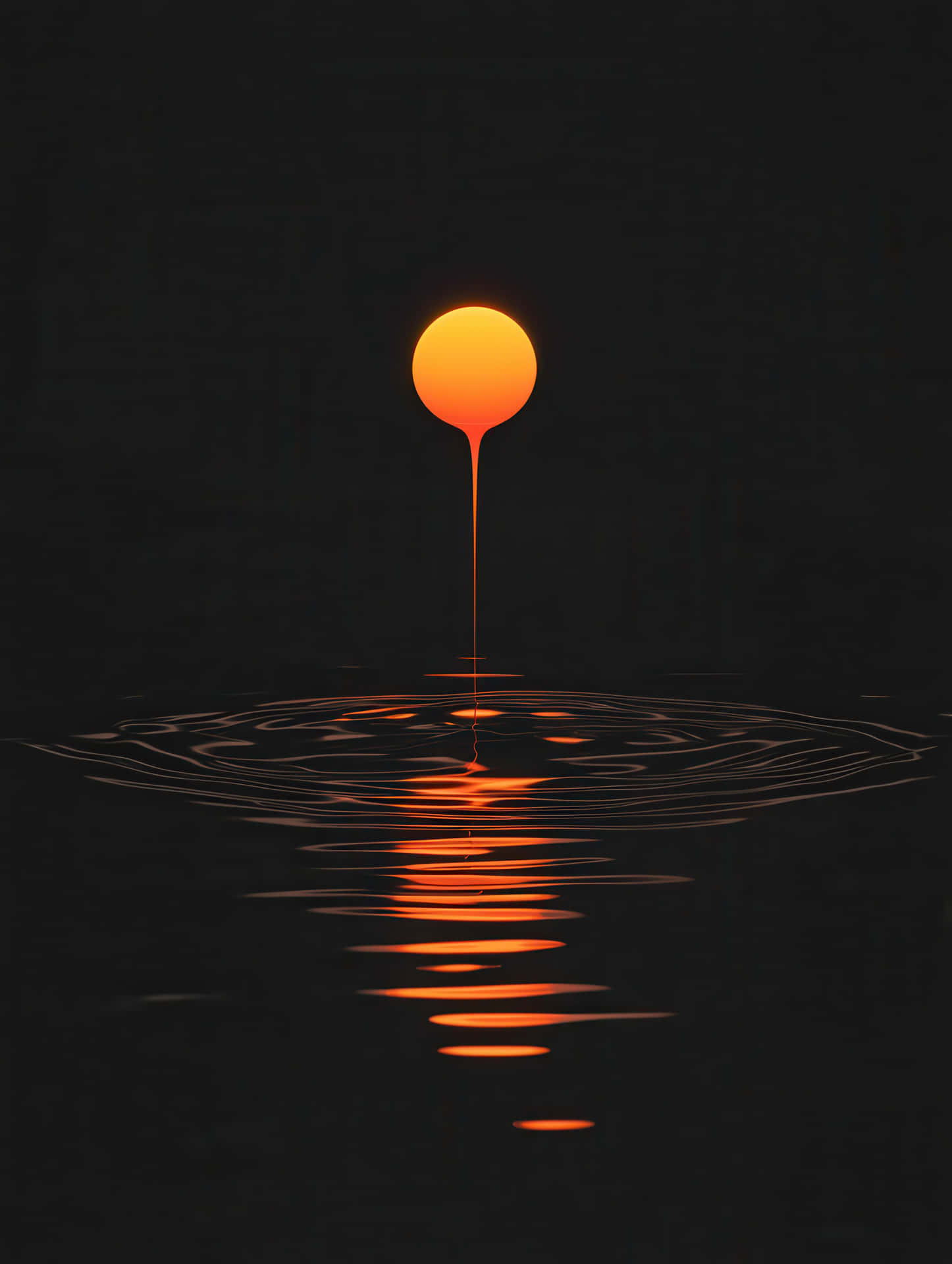 Vibrant Orange Sun Droplet Reflecting on Water in Dark Background 壁紙 — 一個發光的橙色球體滴入黑暗的水中，產生漣漪和鏡面反射。