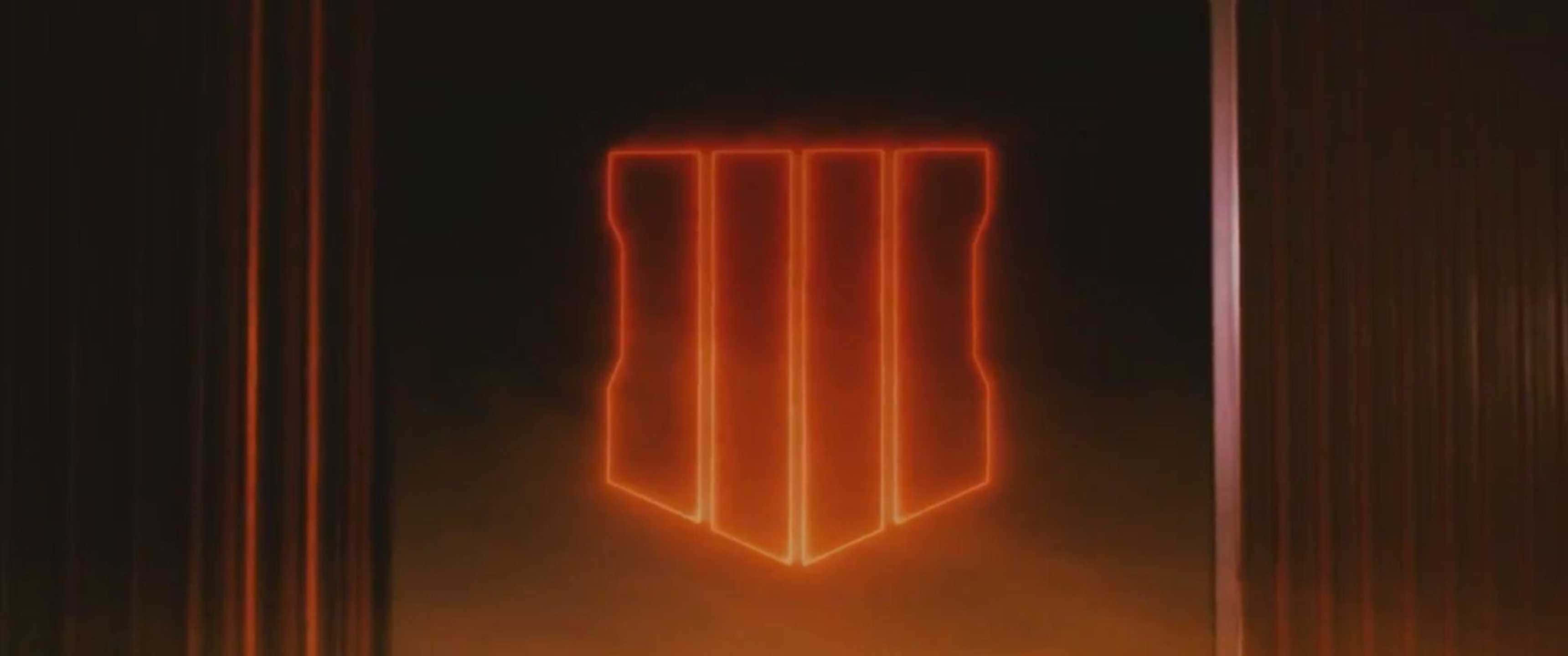 3440x1440p Call Of Duty Black Ops 4 桌布 壁紙 — 一個發光的橙色霓虹燈標誌，形狀像風格化的盾牌或門框，在垂直面板框住的黑暗中脈動。