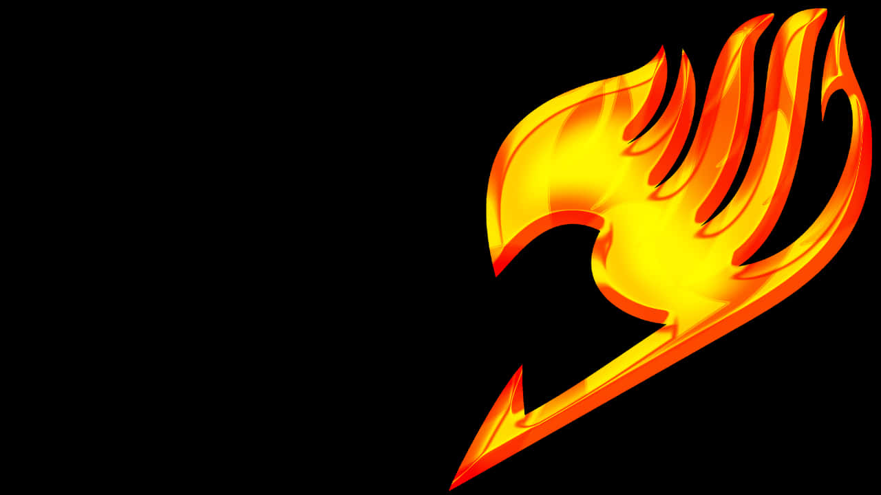 Fairy Tail Logo 桌布 壁紙 — 一個發光的火焰標誌，形狀像一隻風格化的鳥，帶有銳利的橙色和黃色火焰，背景為黑色。