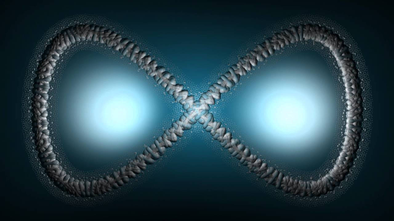 Infinity Symbol 桌布 壁紙 — 一個發光的無限符號，帶有紋理金屬環和兩端明亮的藍色球體，背景為深青色。