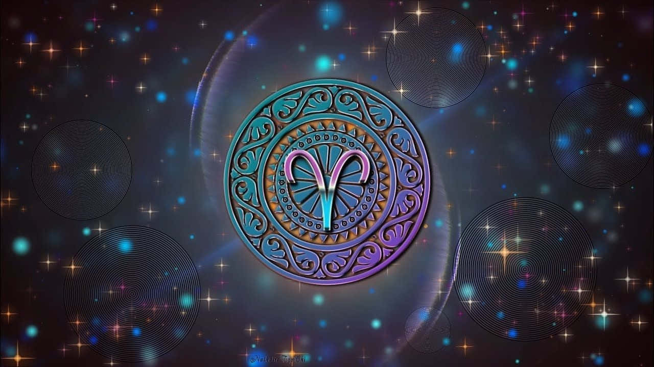 牡羊座 桌布 壁紙 — 一個發光的白羊座星座符號，在裝飾性的青綠色和紫色曼陀羅框架中漂浮，周圍是閃爍的宇宙星辰和同心圓。